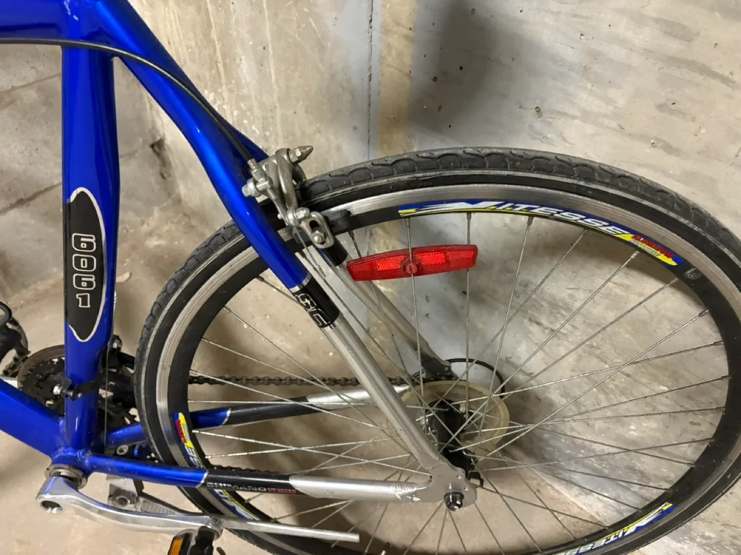 GOGGI Medalist Blue Bicycle