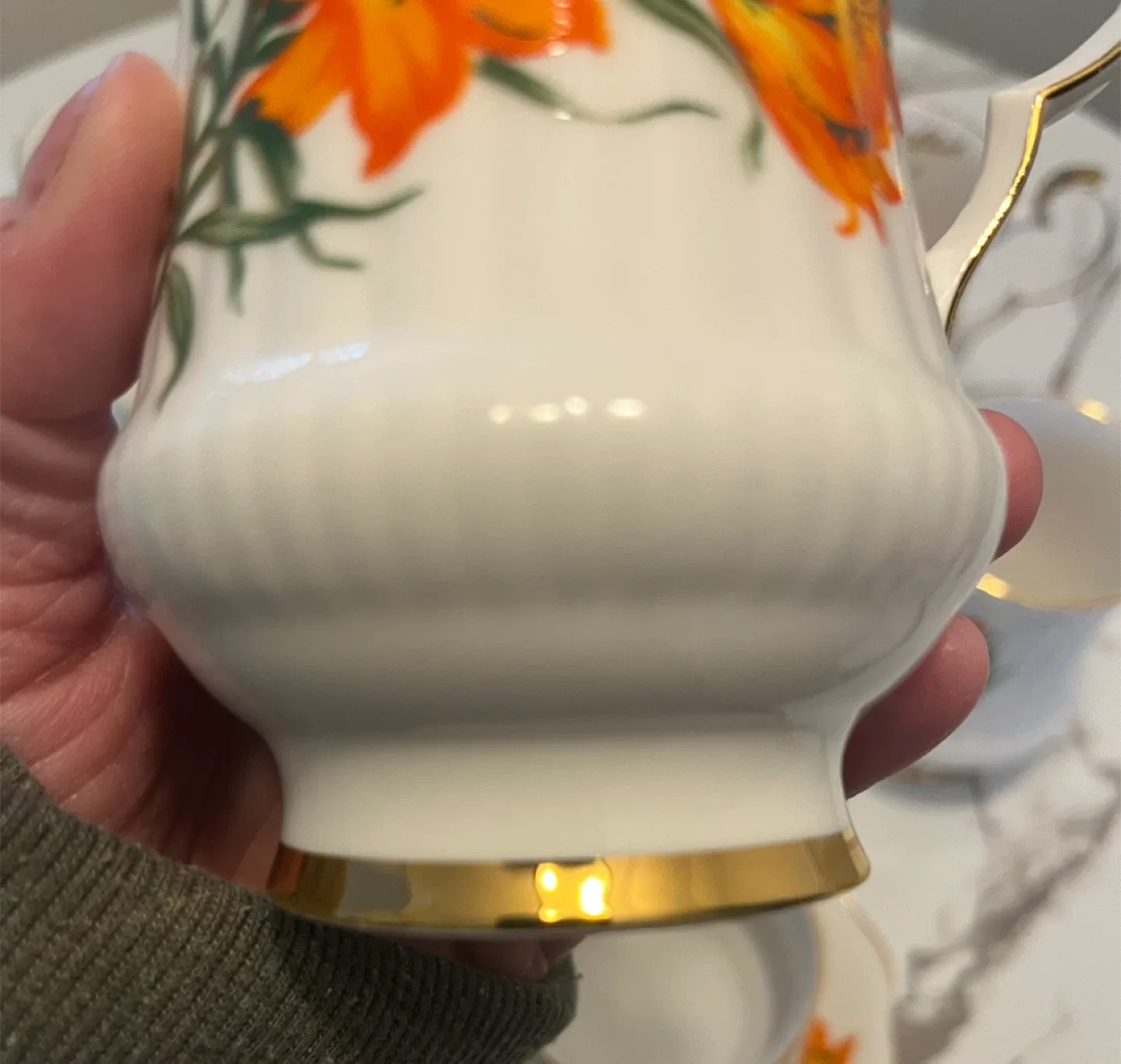 Royal Albert 'Golden Lily' Tea Set image indicator(4)