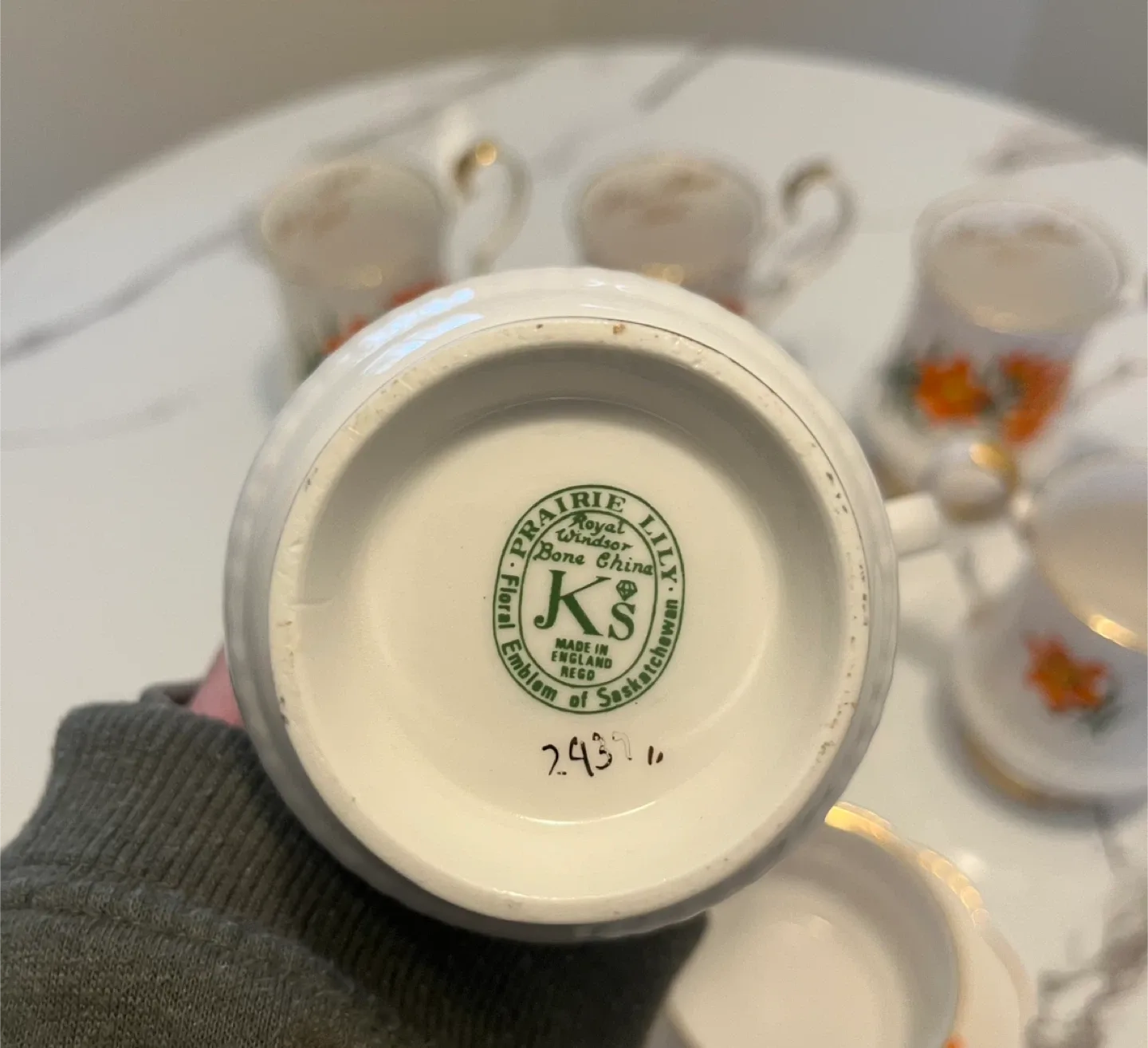 Royal Albert 'Golden Lily' Tea Set image indicator(7)