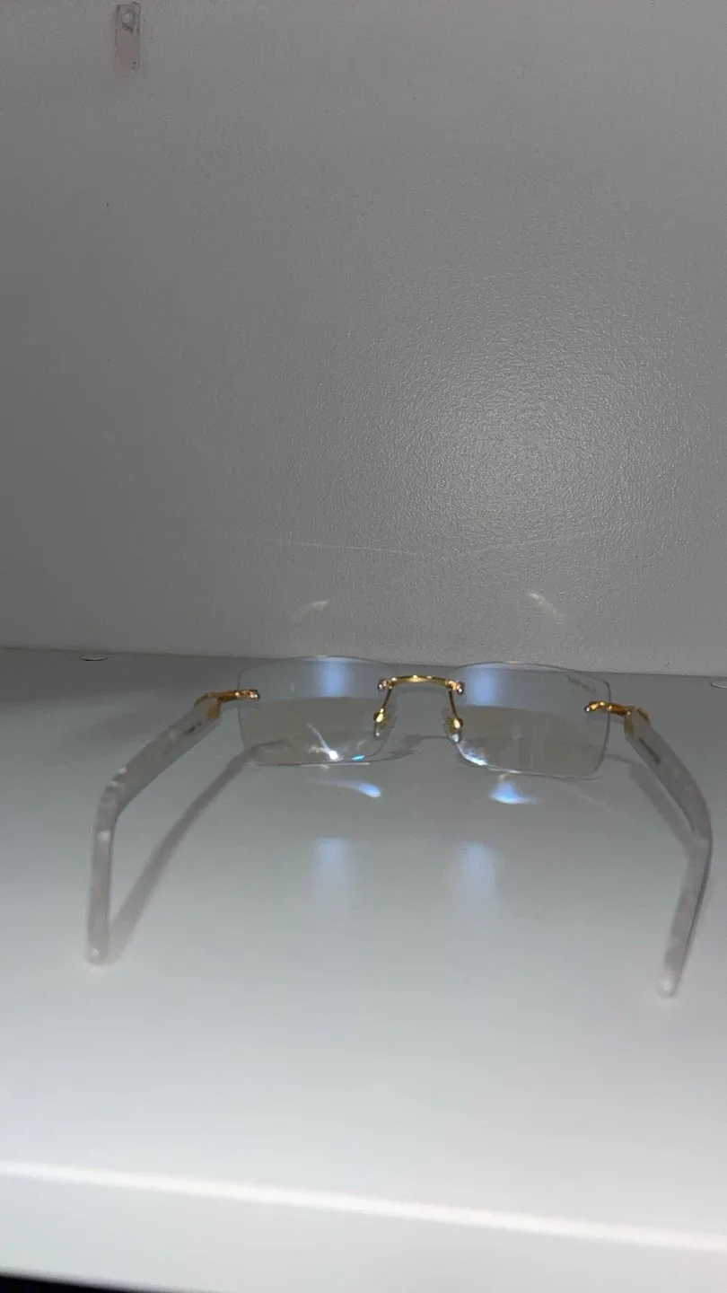 Cartier glasses image indicator(3)