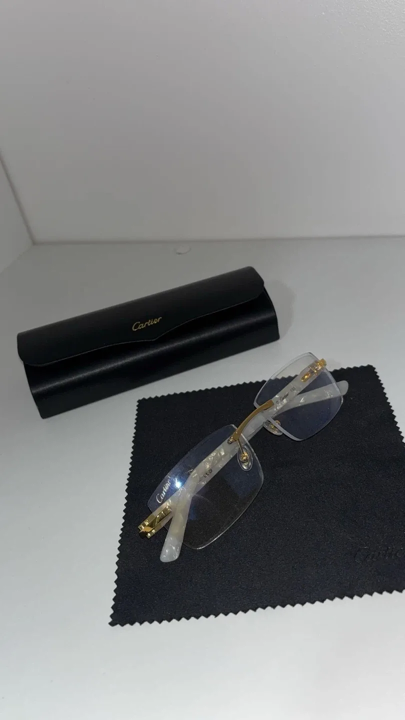 Cartier glasses image indicator(2)