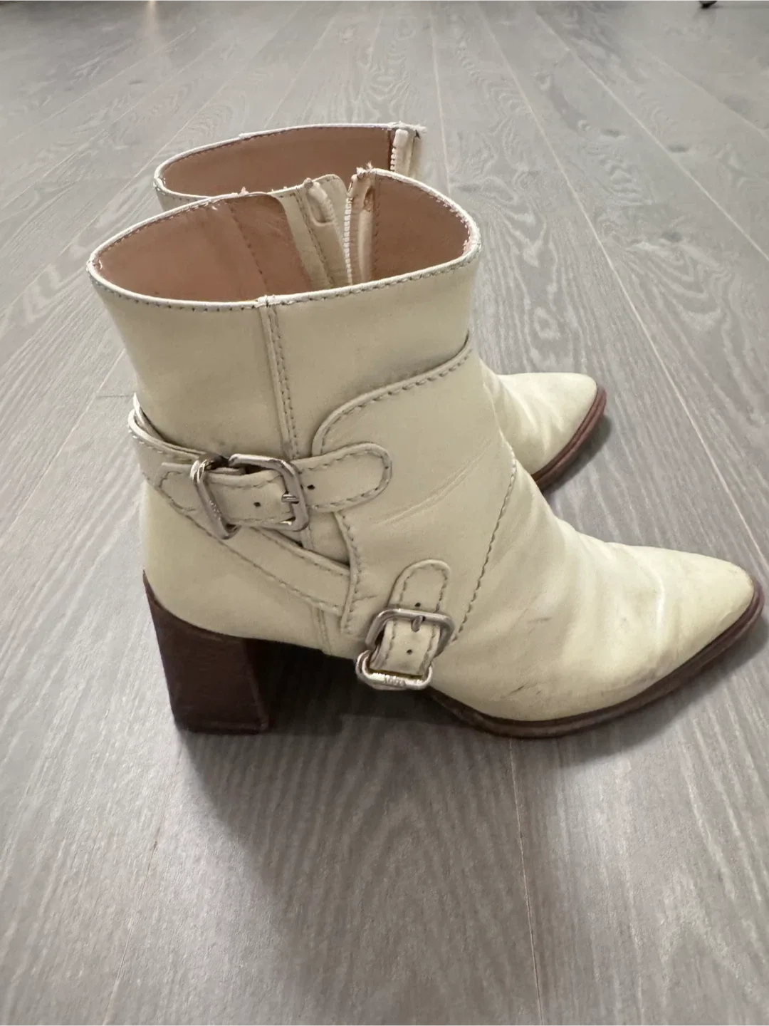 Tod's Cream Leather Ankle Boots - Size 36 image indicator(2)