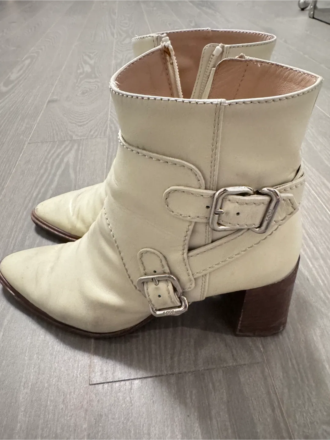 Tod's Cream Leather Ankle Boots - Size 36 image indicator(3)