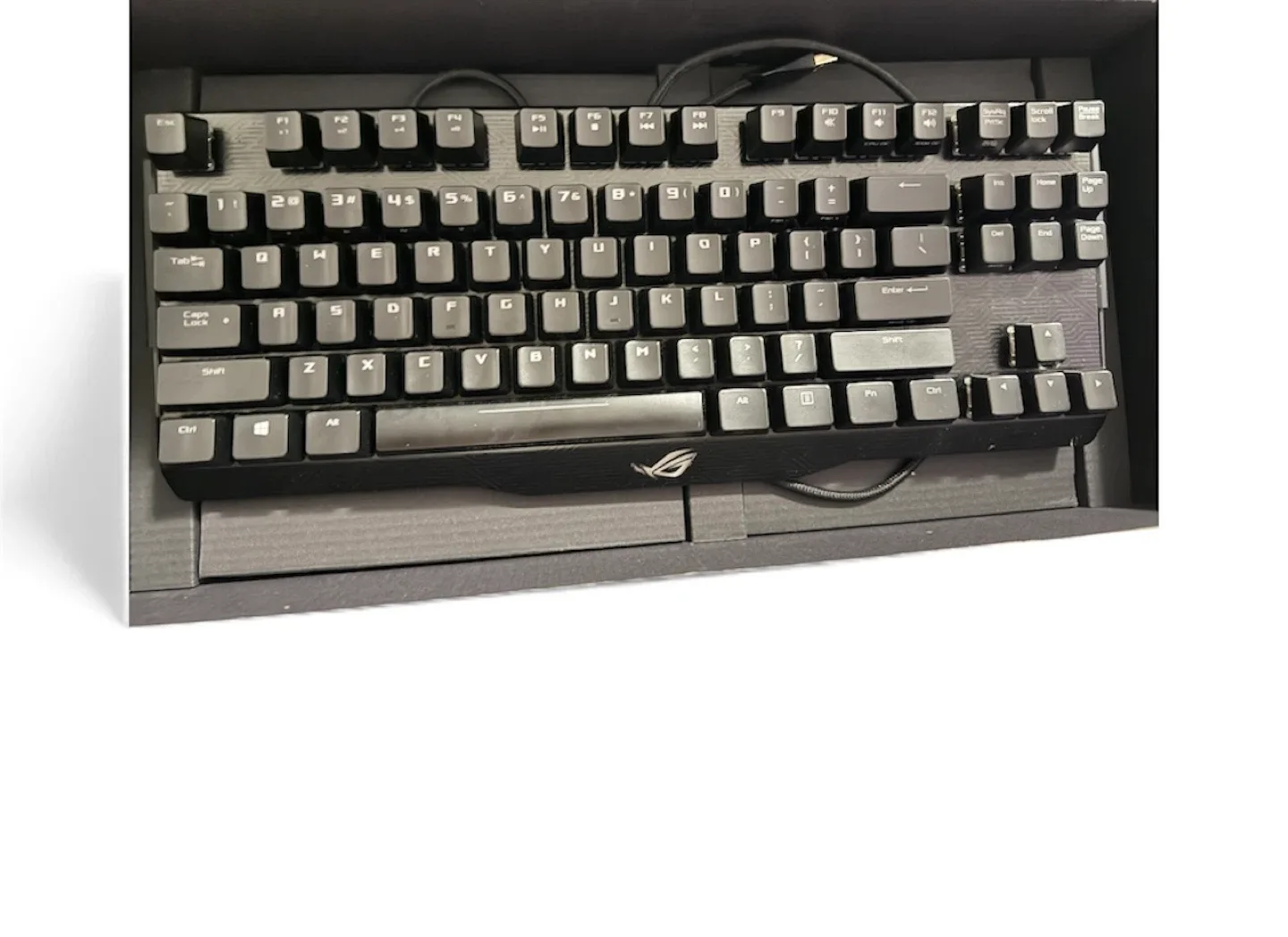 ASUS ROG Claymore Core Mechanical Gaming Keyboard image indicator(4)