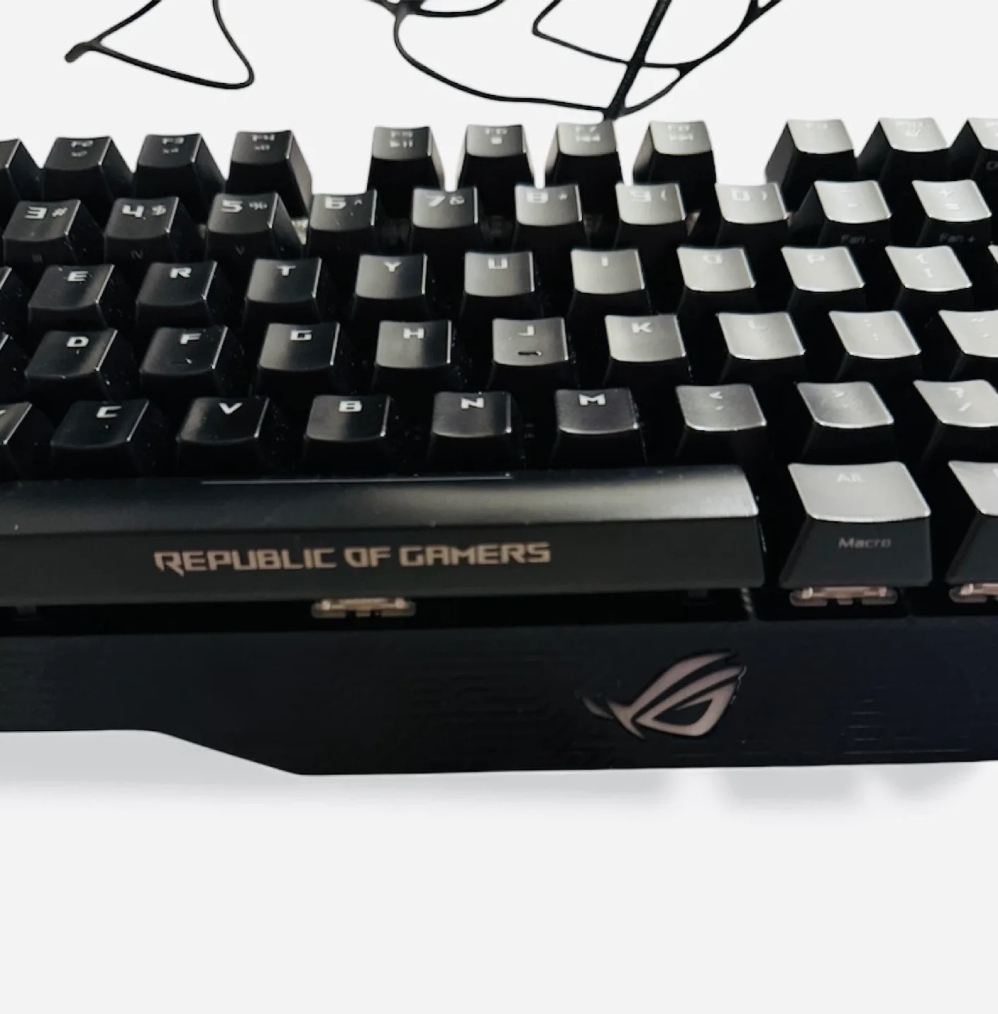 ASUS ROG Claymore Core Mechanical Gaming Keyboard image indicator(8)