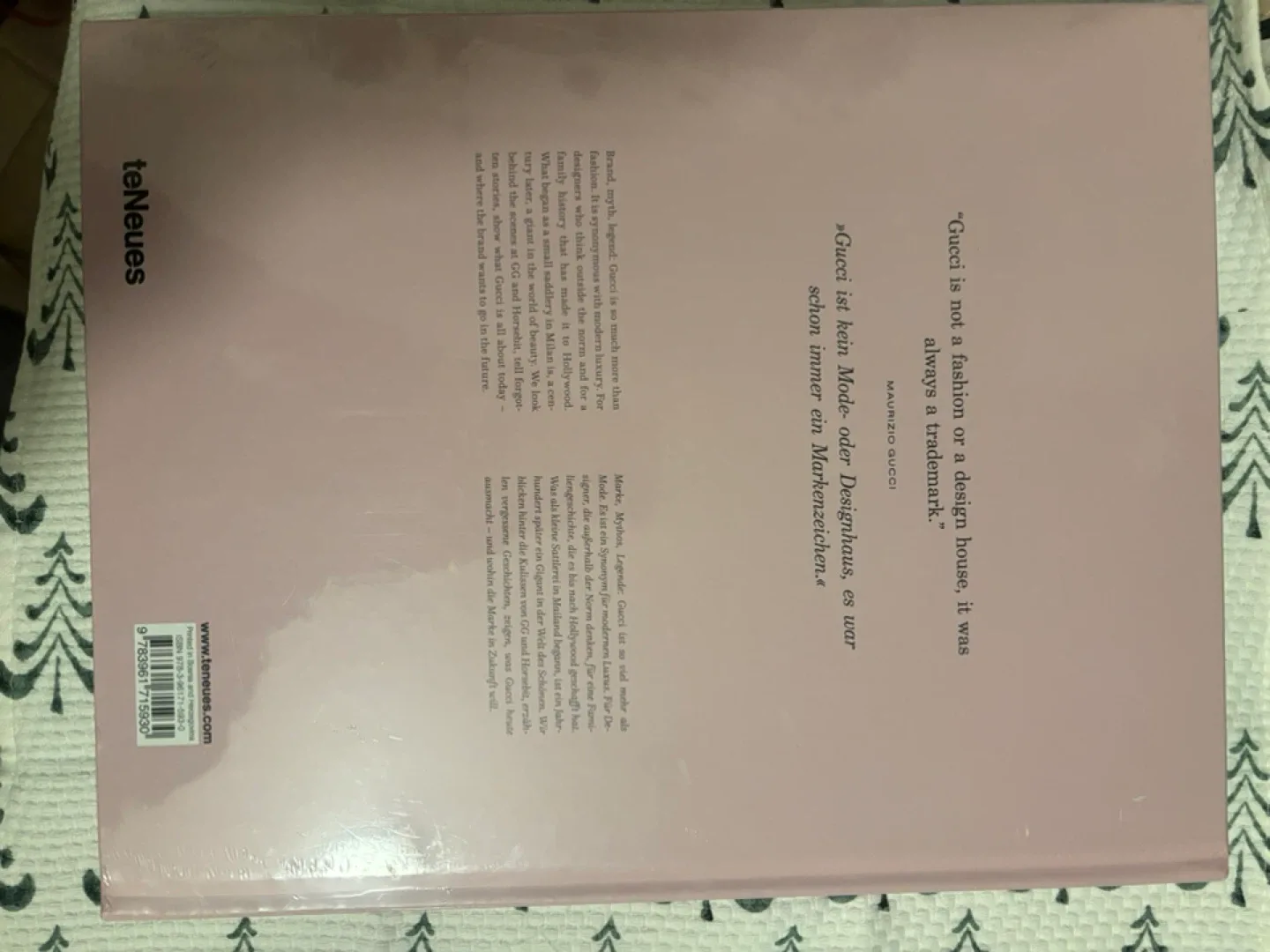 Gucci: The Modern Luxury Series Book image indicator(2)