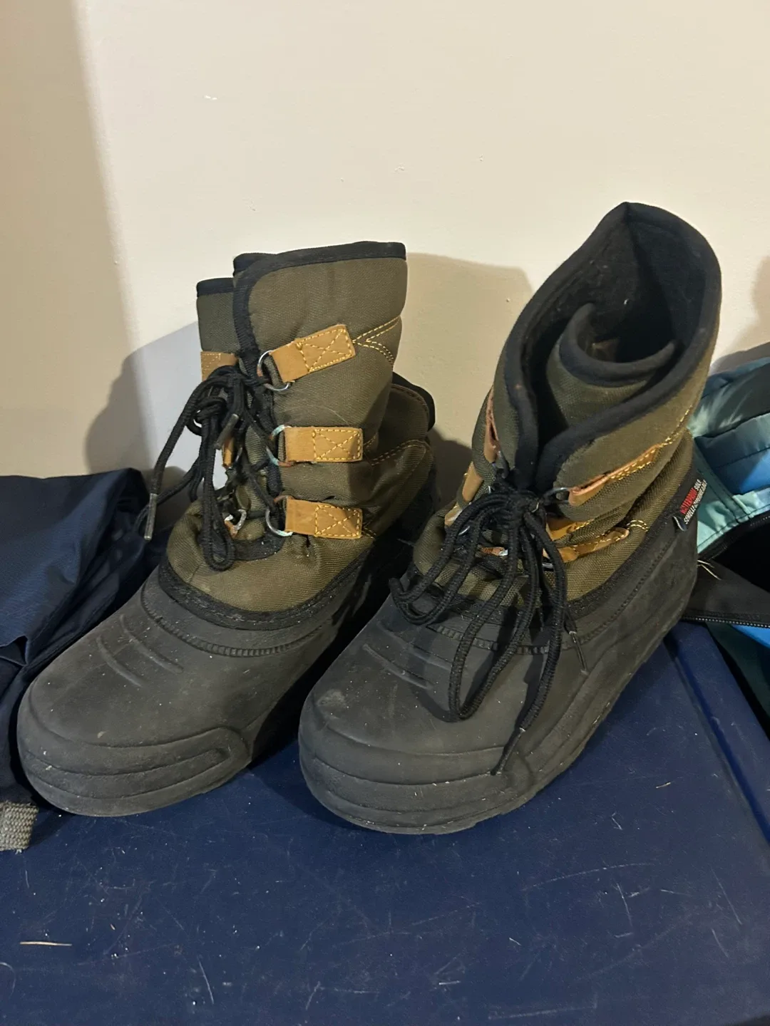 Kids' Winter items - Jackets and Boots image indicator(6)