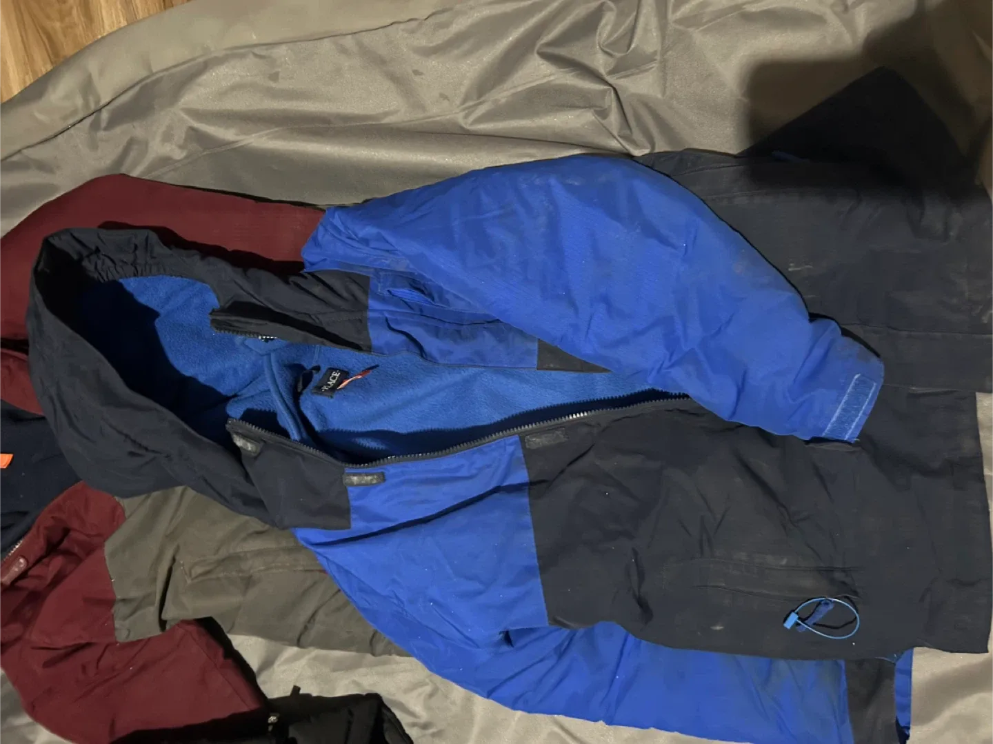 Kids' Winter items - Jackets and Boots image indicator(3)