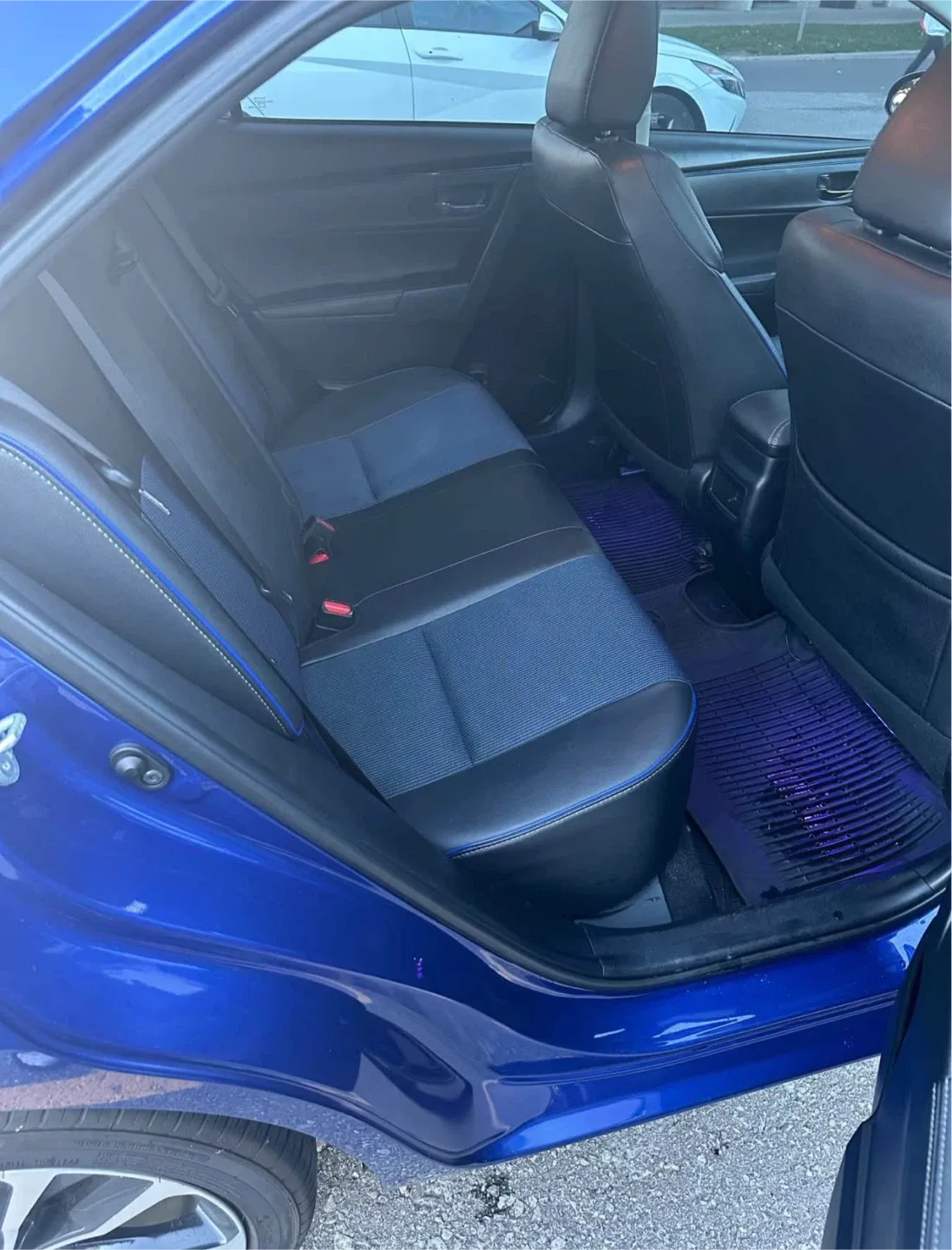 2018 Toyota Corolla SE image indicator(6)