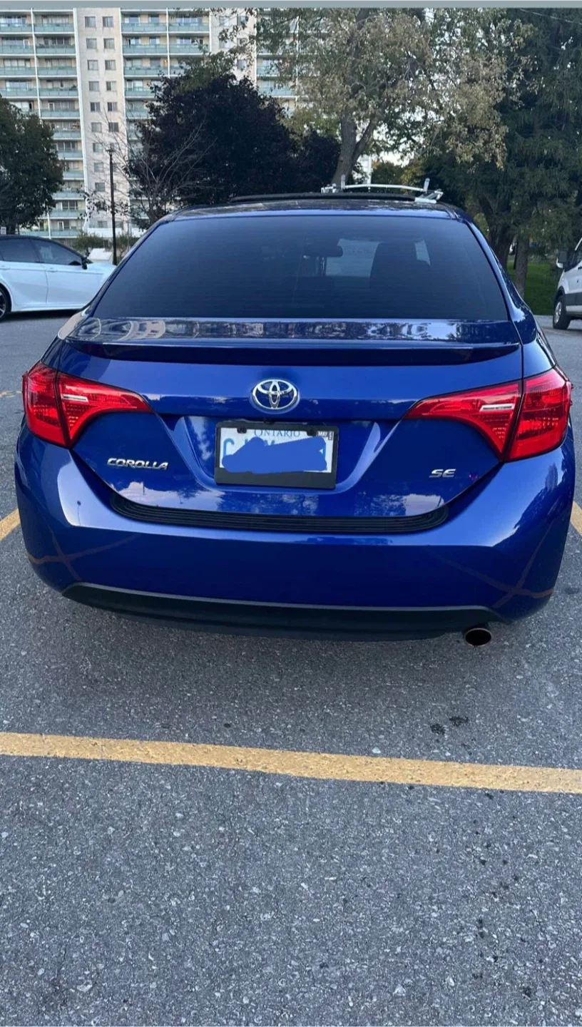 2018 Toyota Corolla SE image indicator(2)