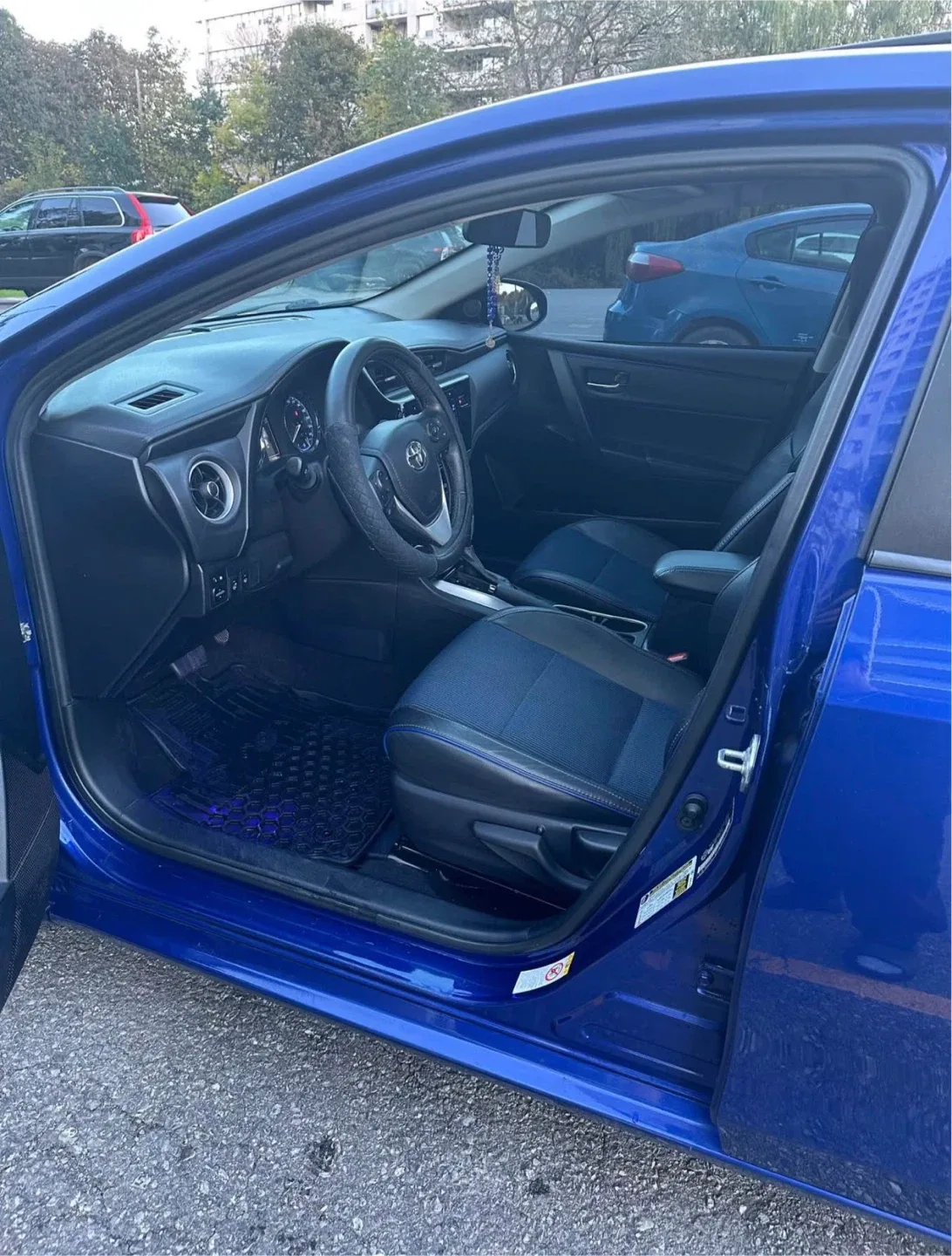 2018 Toyota Corolla SE image indicator(3)