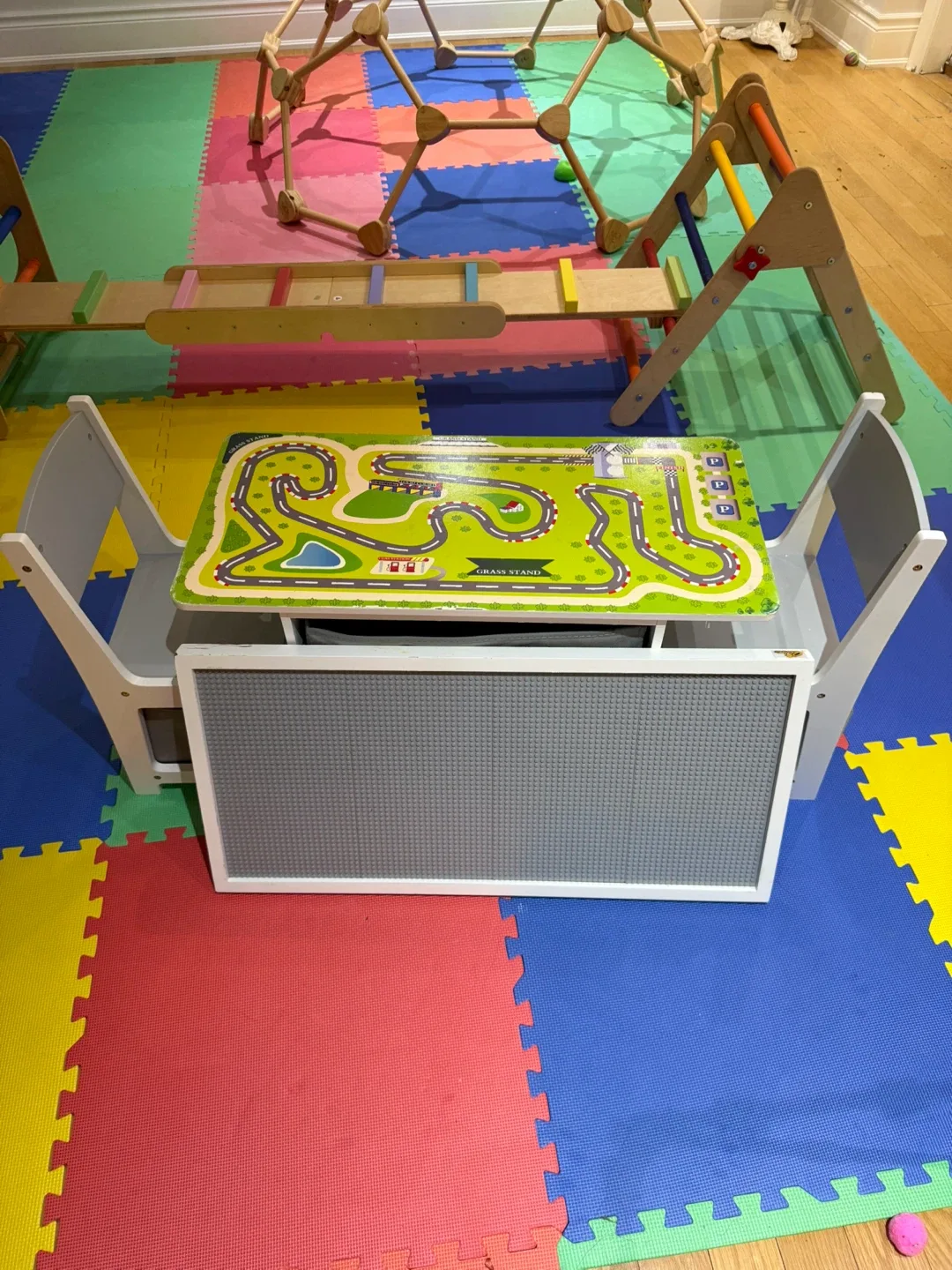 Qaba 3-in-1 Kids Activity Table & Chairs image indicator(2)