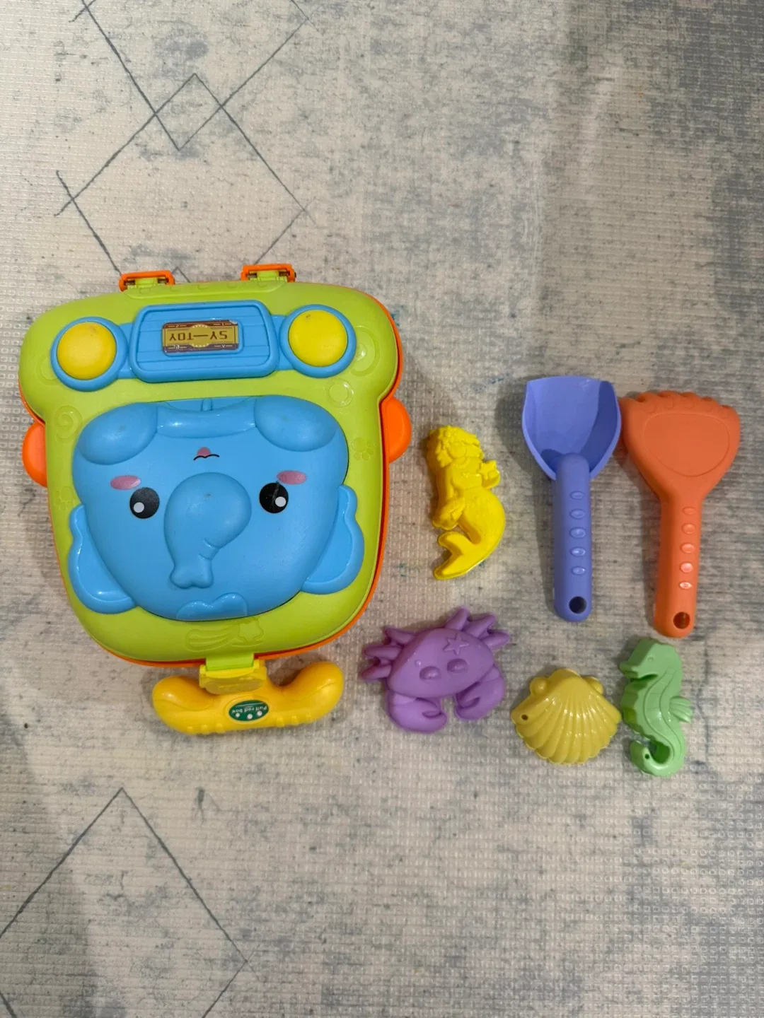 Elephant Sand Toy Set luggage