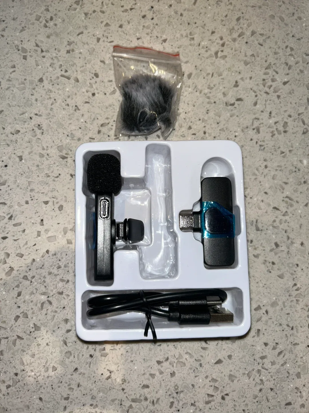 Wireless Lavalier Microphone New in Box image indicator(2)