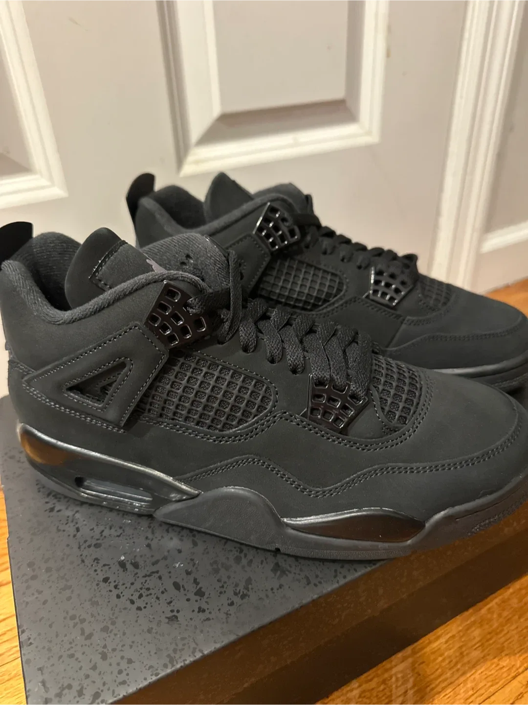 Nike Air Jordan 4 Retro Black Cat Size 8.5 image indicator(2)