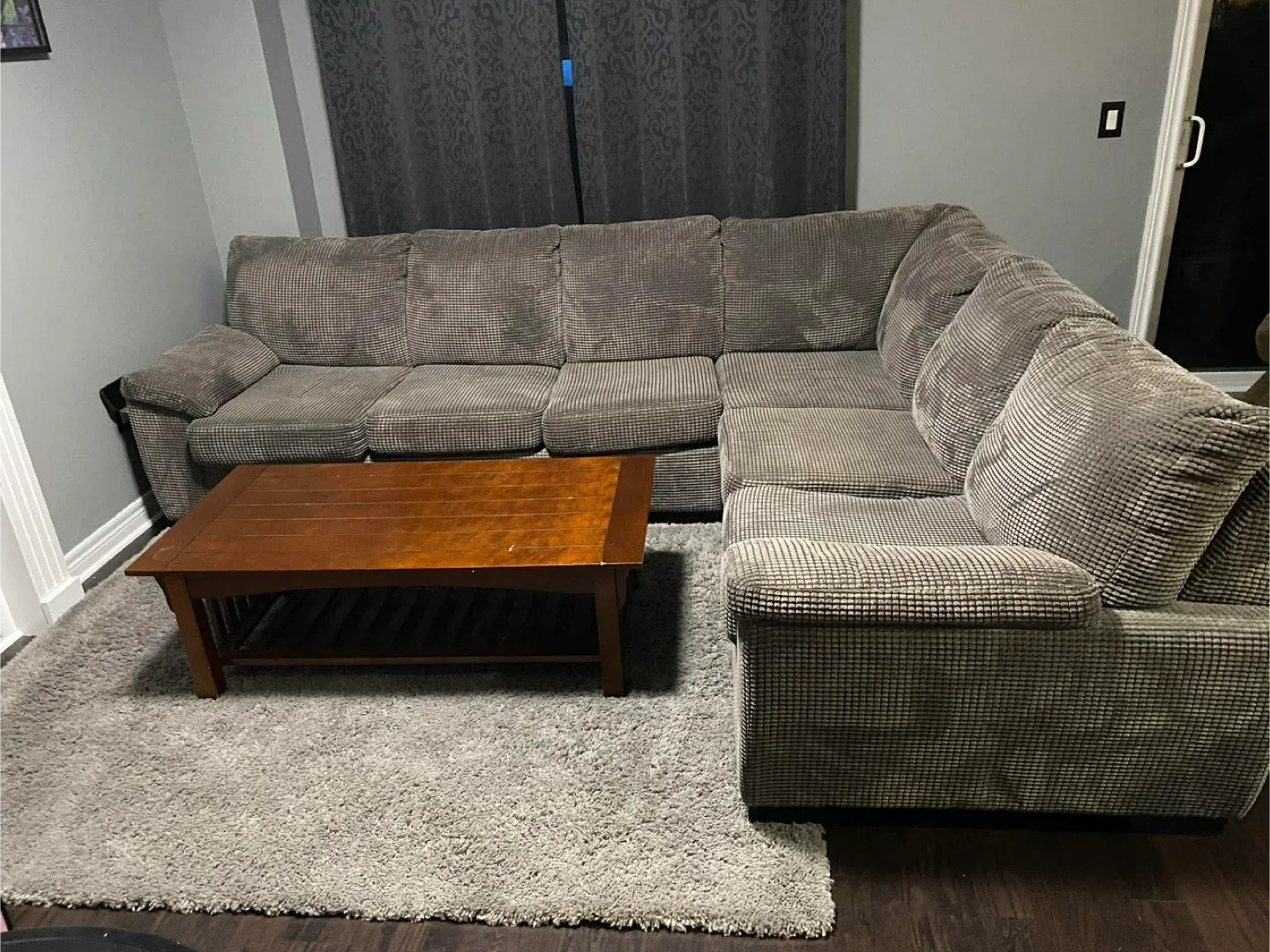 Sectional Sofa - Large & Comfy