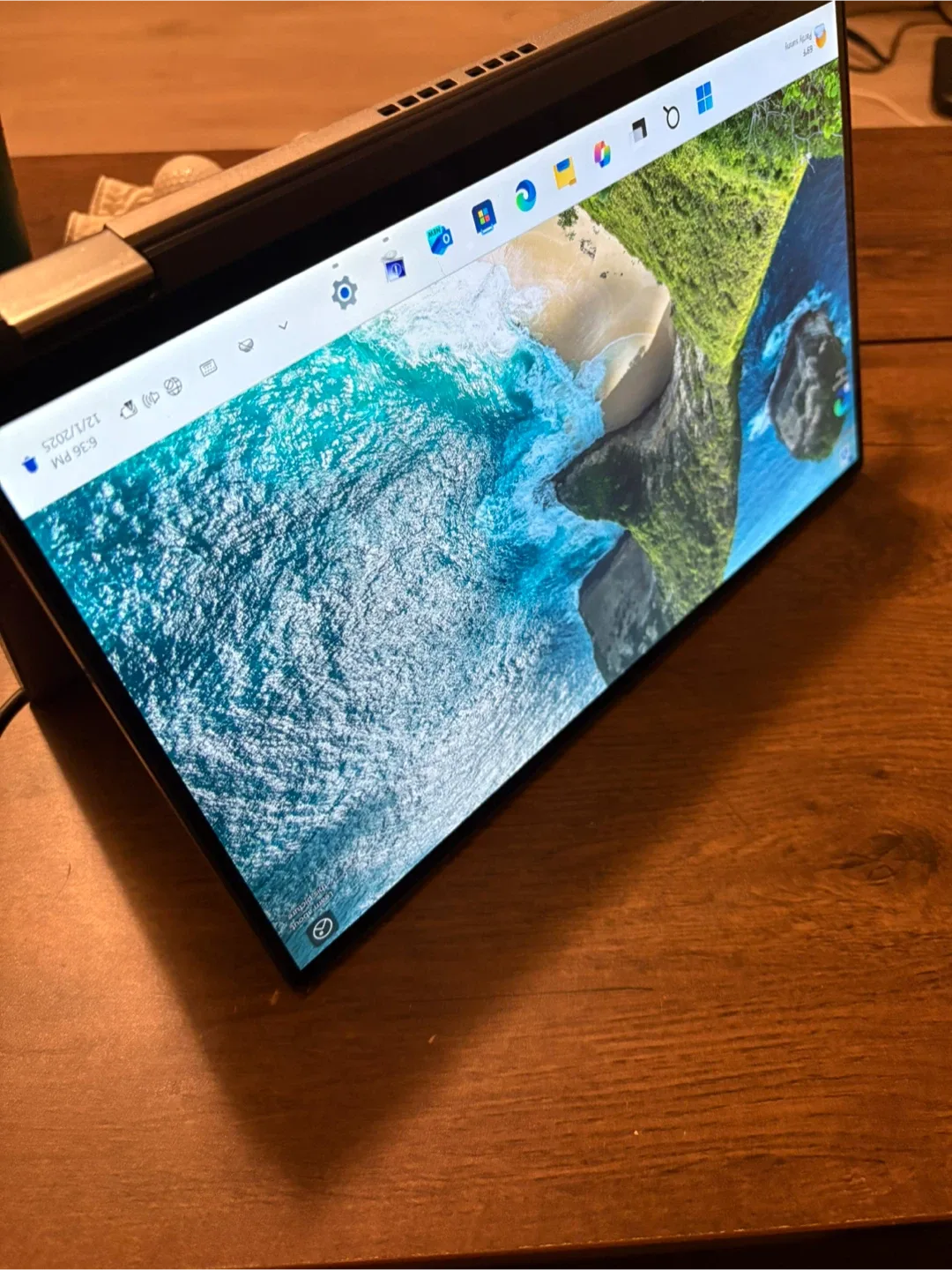 Dell Latitude 9410 Laptop image indicator(4)