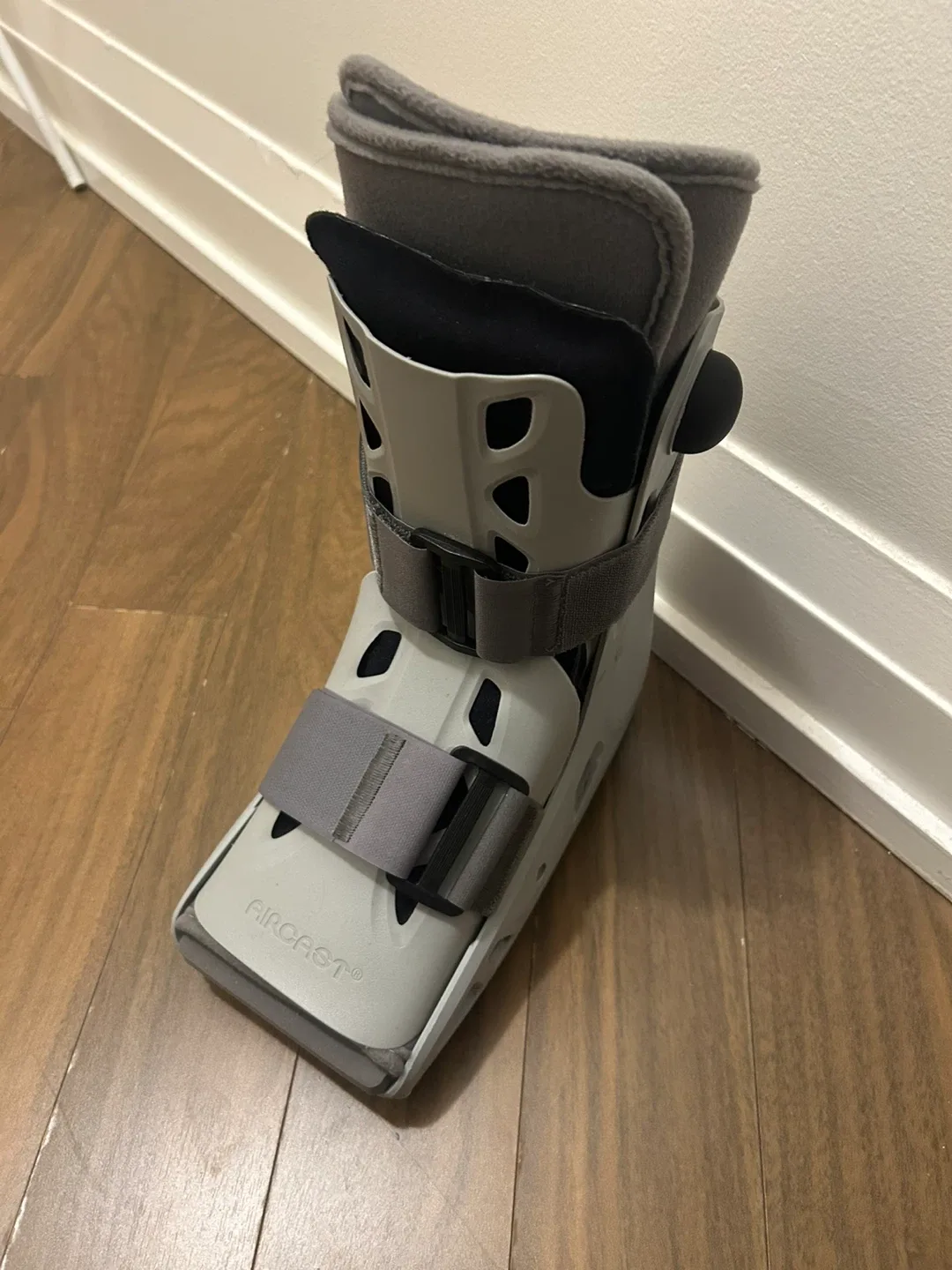 Aircast Walker Boot - Medium image indicator(4)