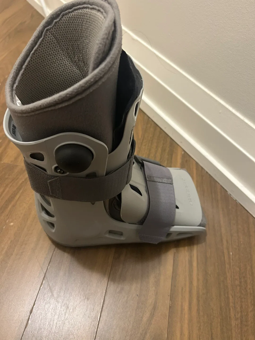 Aircast Walker Boot - Medium image indicator(2)