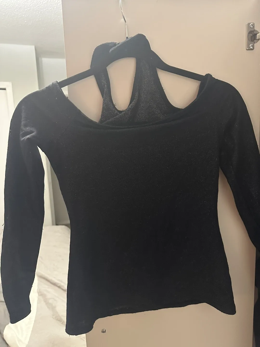 Black Long Sleeve Cutout Top #cleanout image indicator(2)