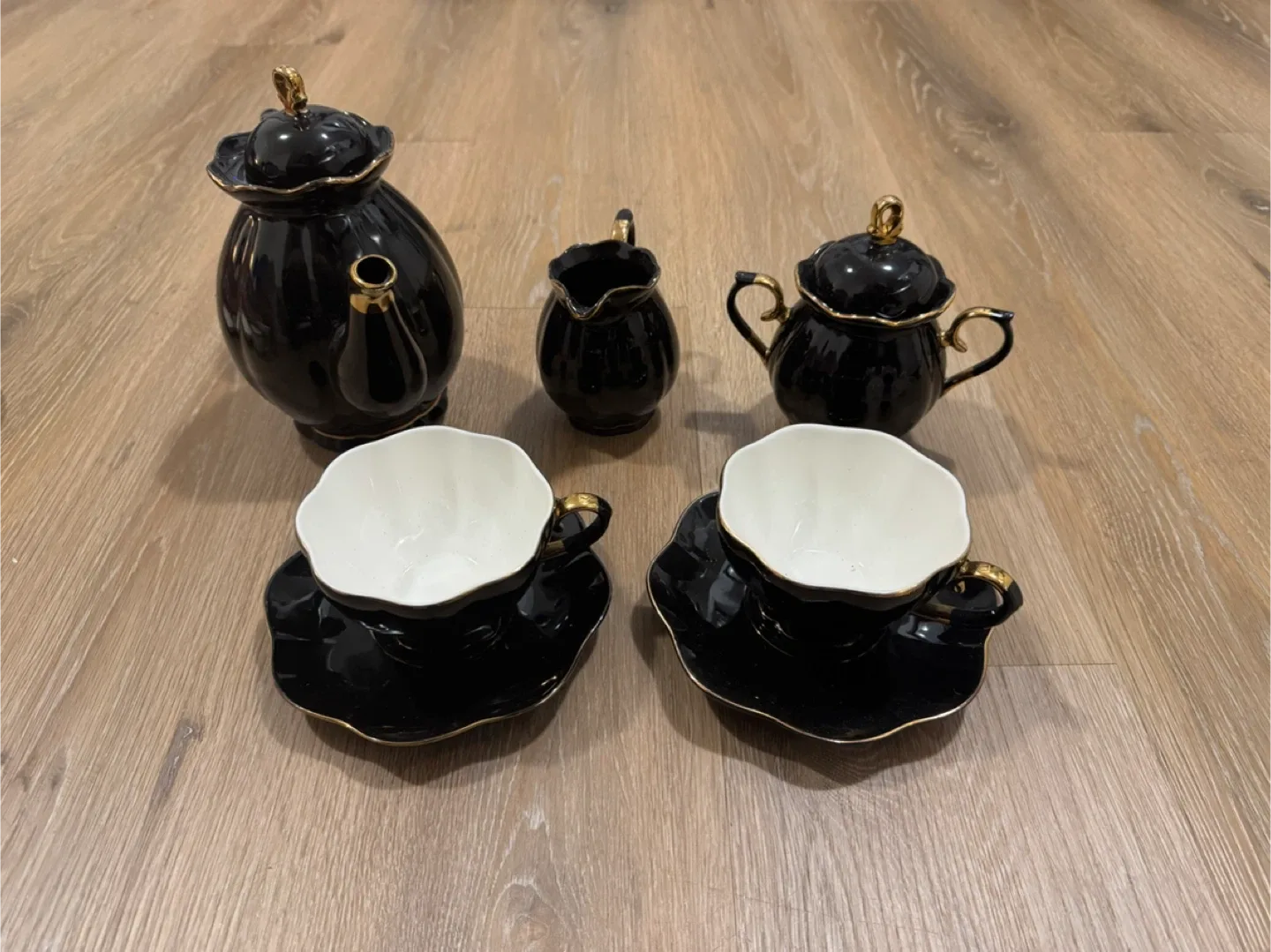 Black Gold Scallop Fine Porcelain Tea Set