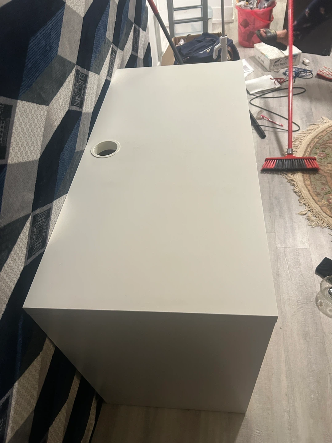 White Desk - photo 4