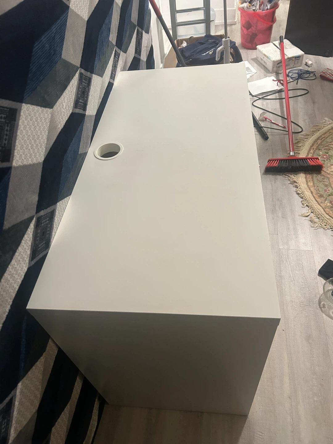 White Desk - photo 2