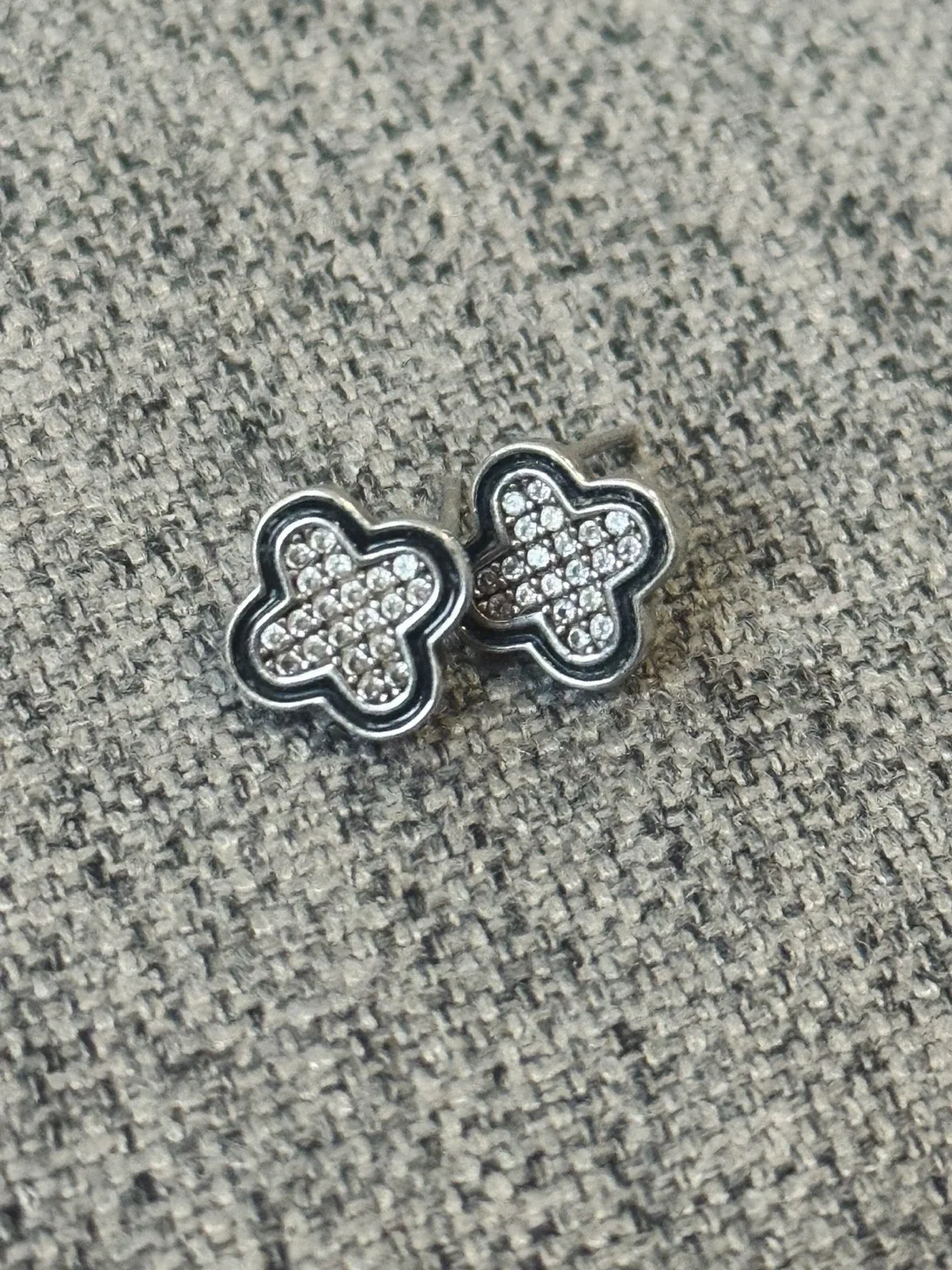 925 Sterling Silver Clover Stud Earrings image indicator(2)