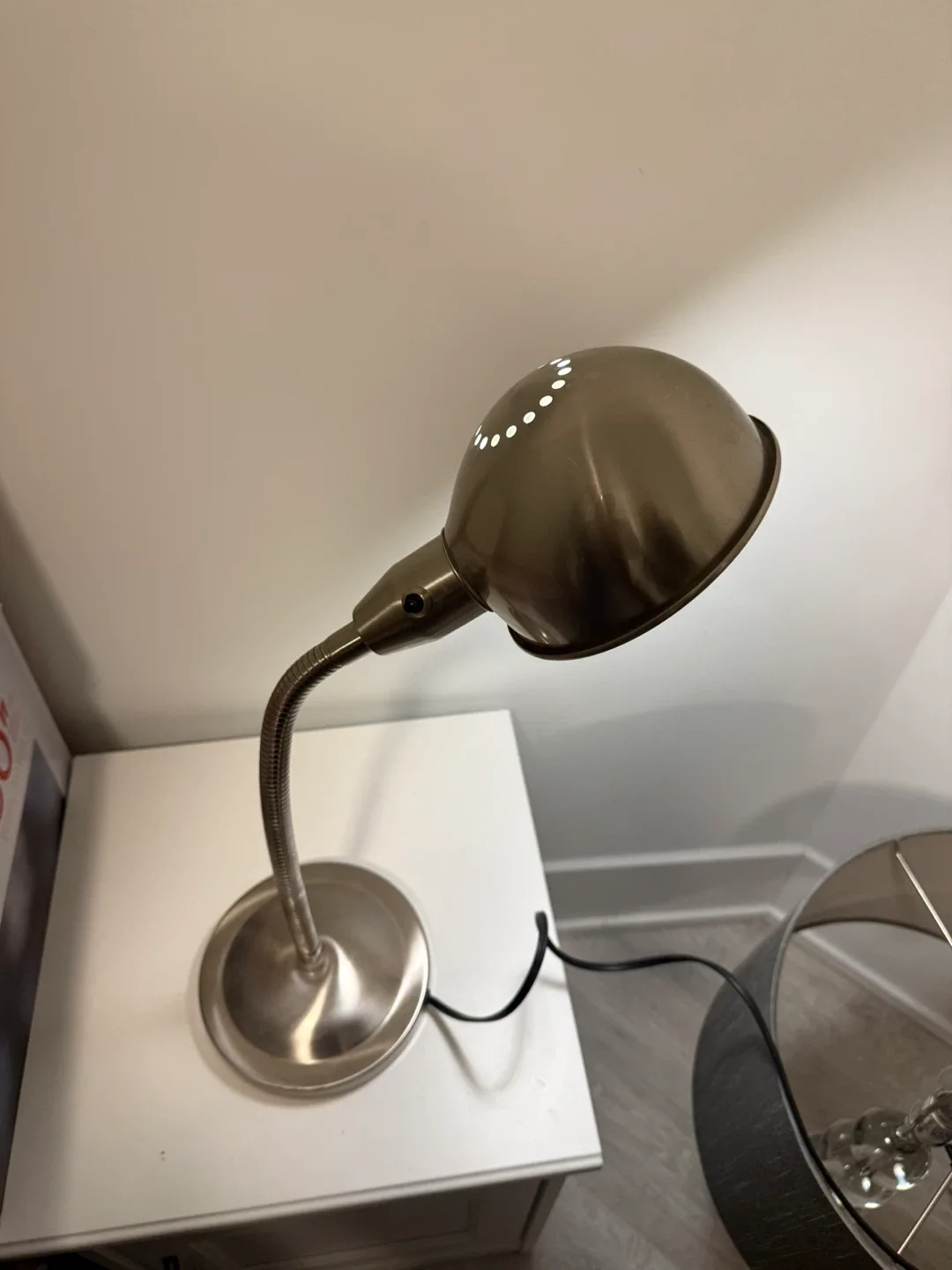 Silver Gooseneck Desk Lamp image indicator(3)