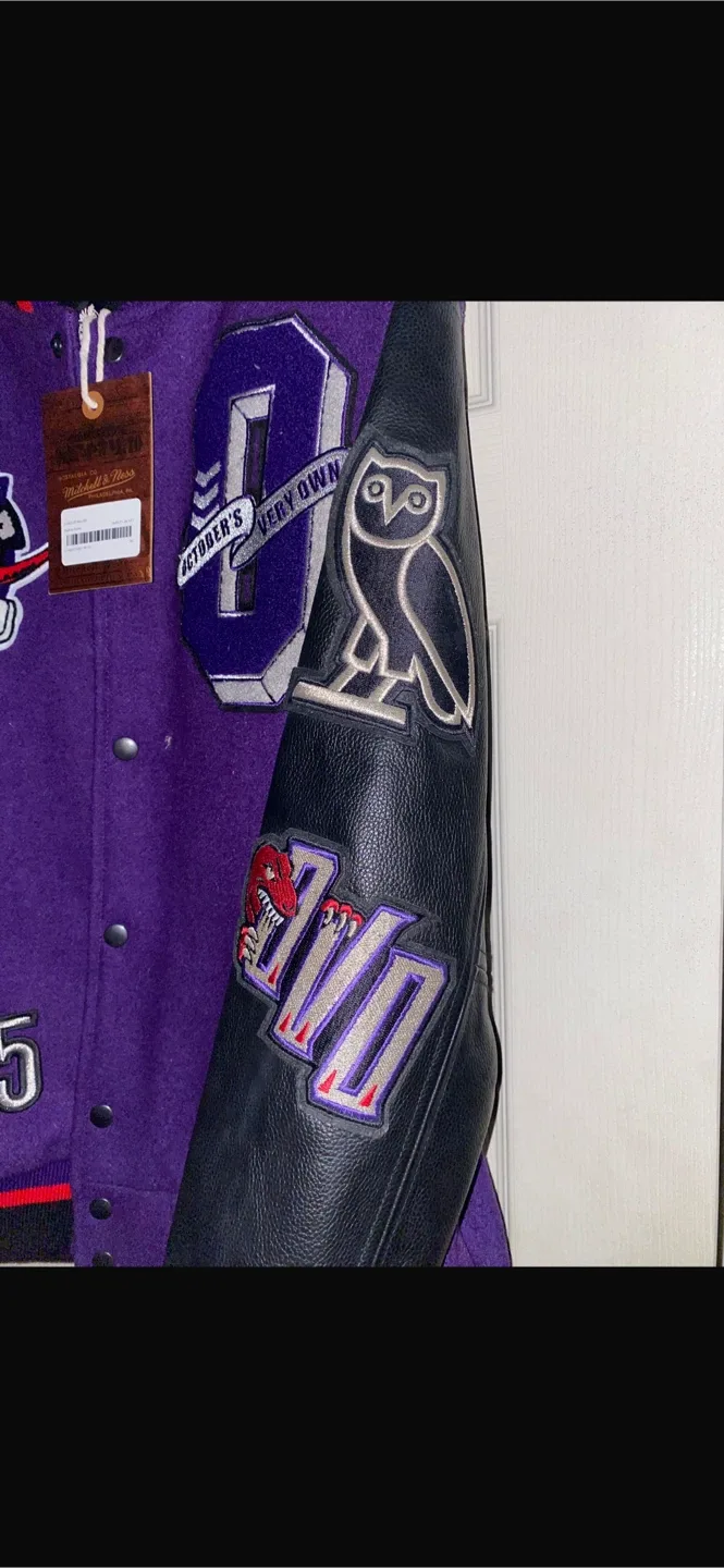 Mitchell & Ness Raptors Varsity Jacket - Size M image indicator(5)