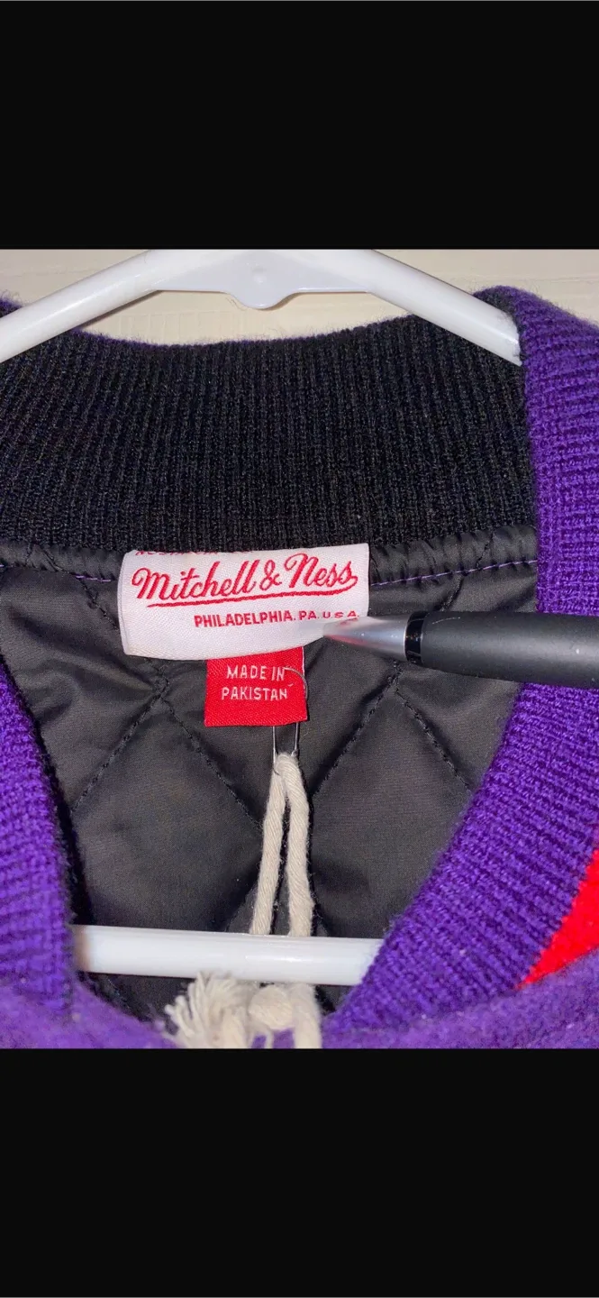 Mitchell & Ness Raptors Varsity Jacket - Size M image indicator(4)