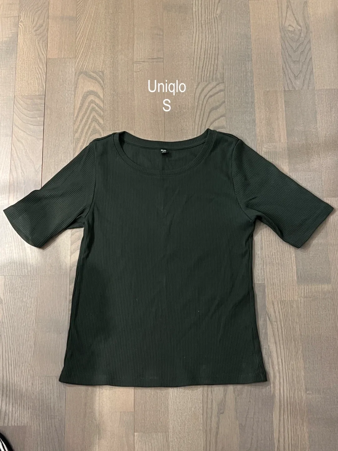 Uniqlo Ribbed T-Shirt - Size S #Cleanout