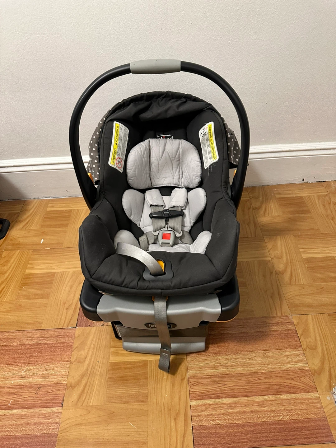 Chicco Infant Car Seat with Base - photo 3