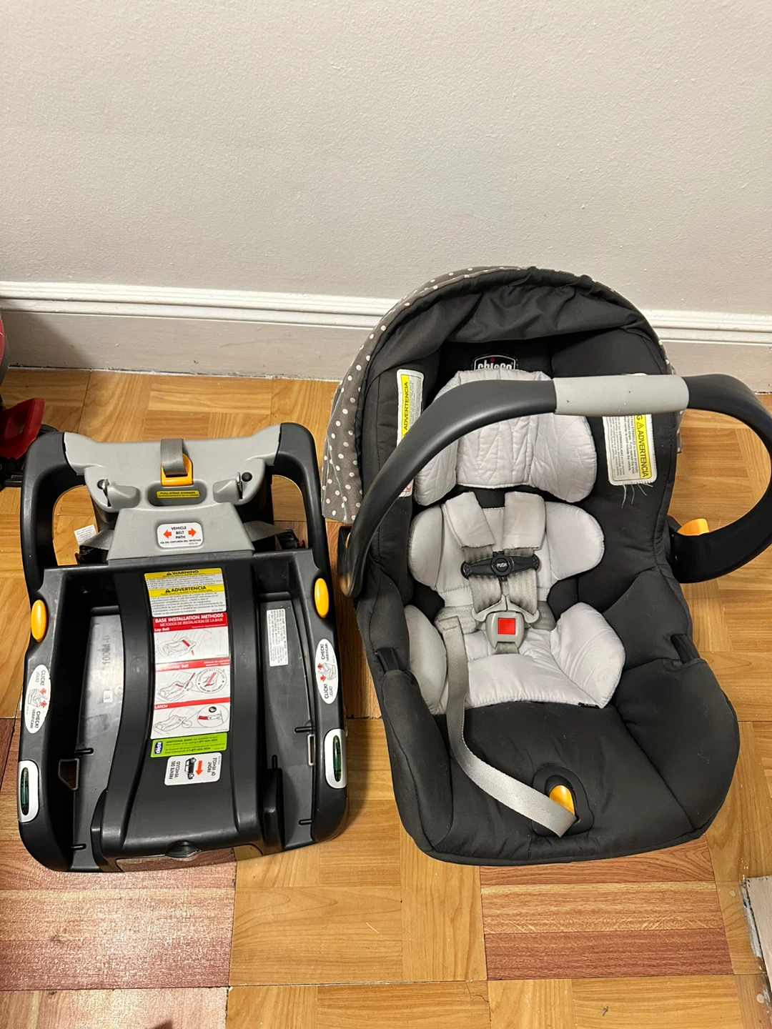 Chicco Infant Car Seat with Base
