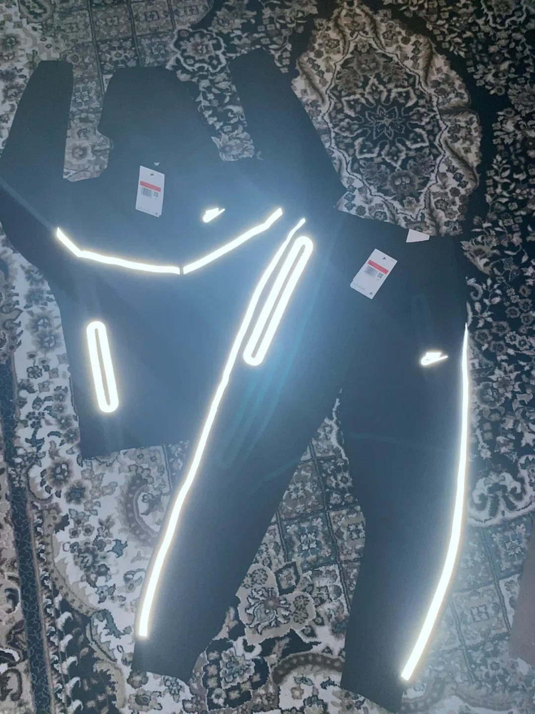 Nike Tech Fleece Black Tracksuit - Size L image indicator(4)