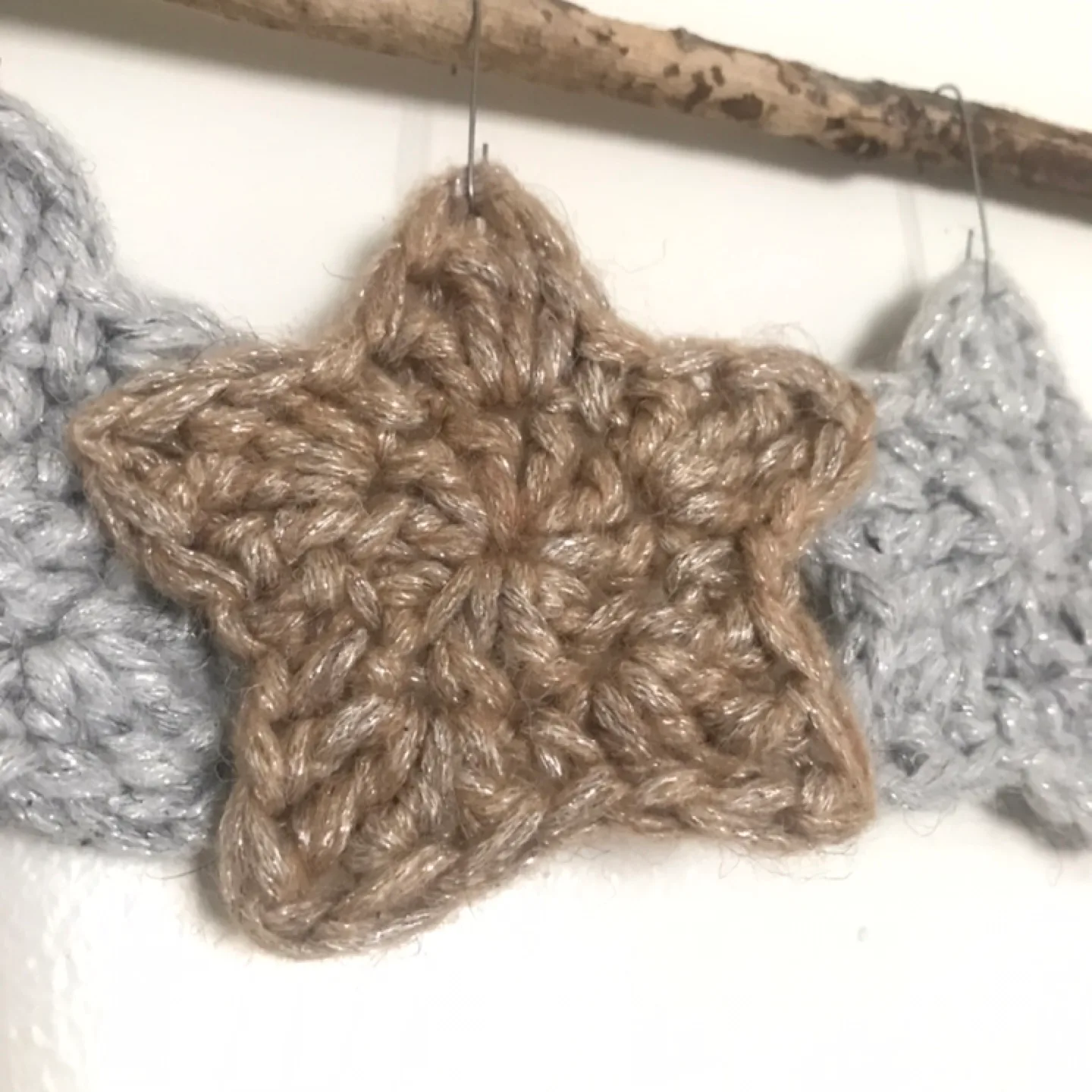 🎄Set of 10 Crochet Star Ornaments -Gold & Silver image indicator(4)