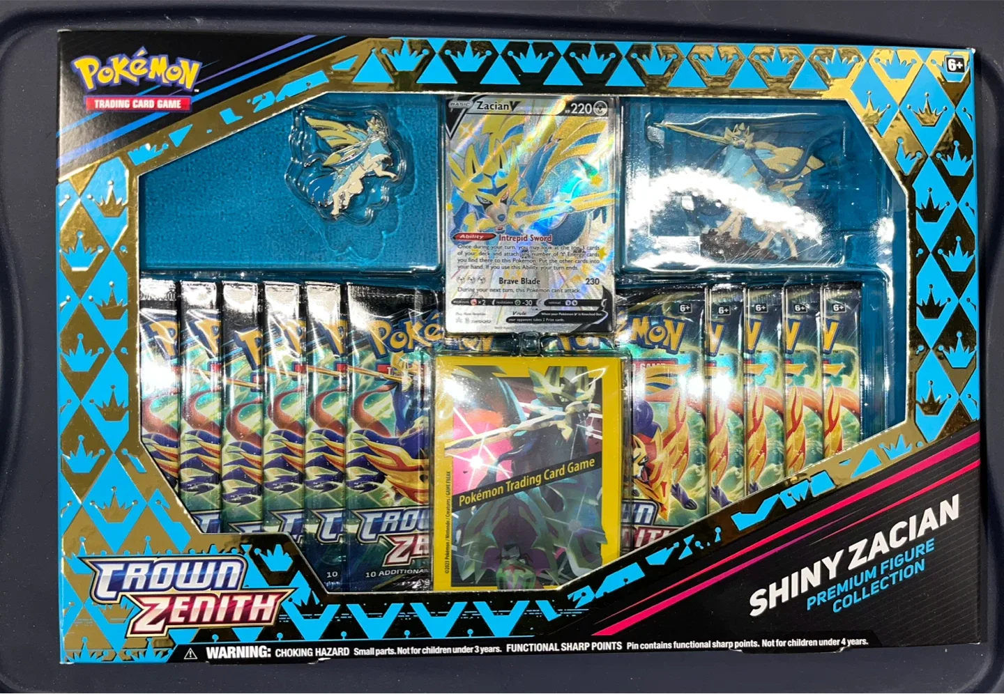 Pokémon Crown Zenith Shiny Zamazenta Zacian Premium Figure image indicator(3)