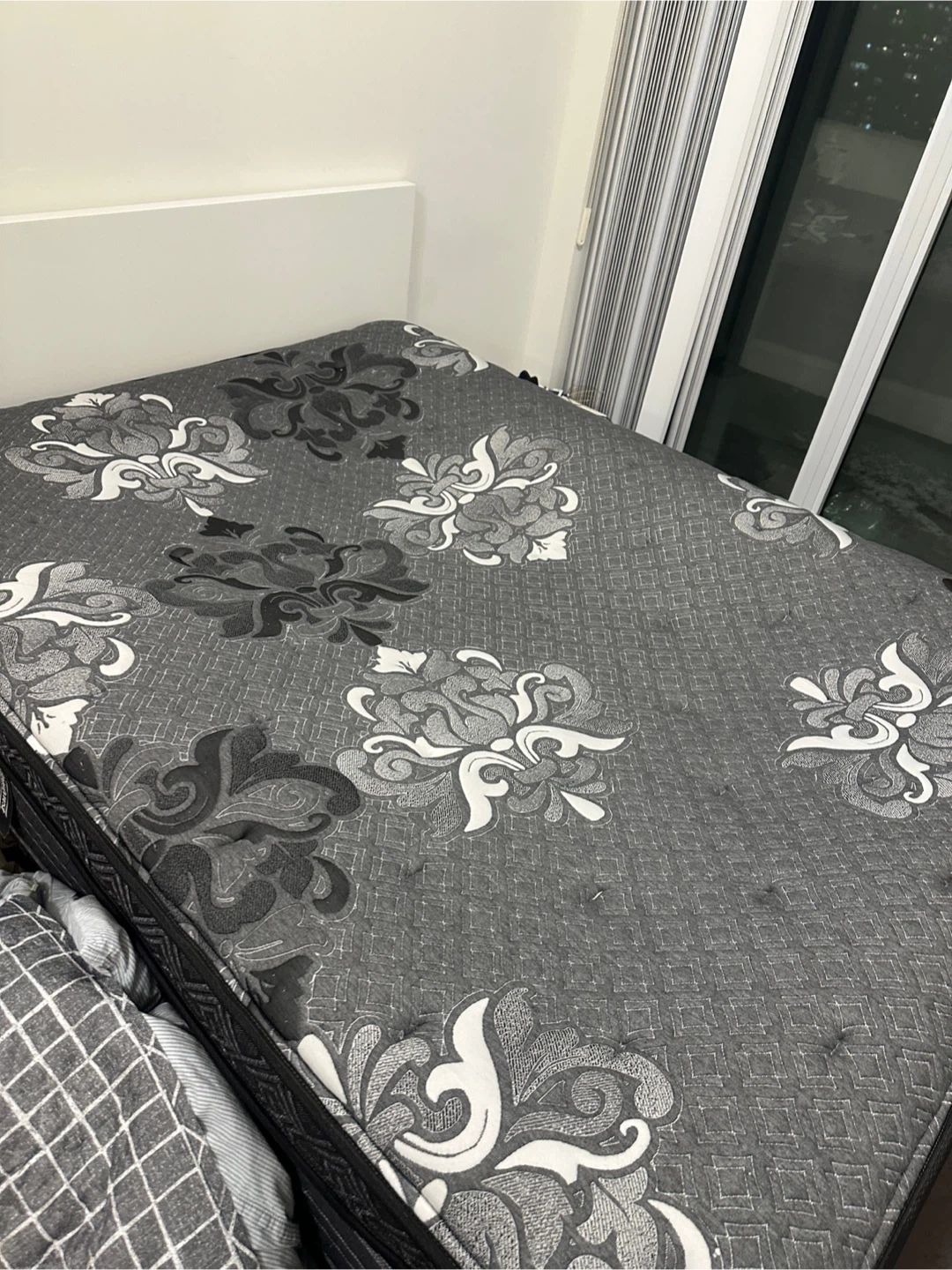 Simmons Queen Mattress