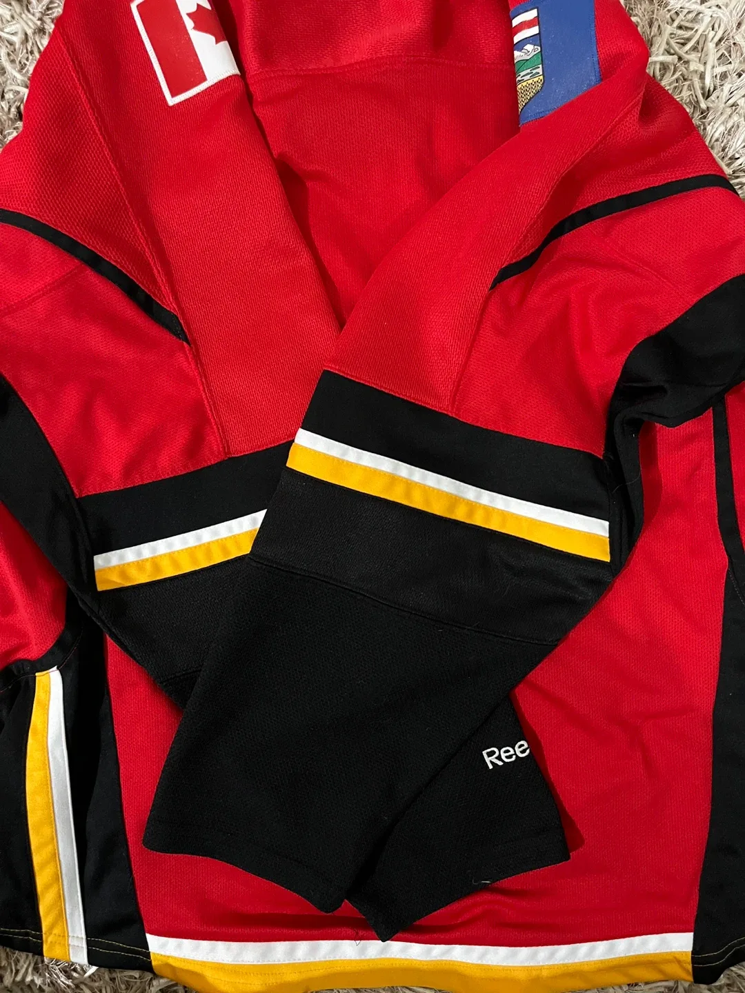 Reebok Calgary Flames Jersey - Size M image indicator(3)