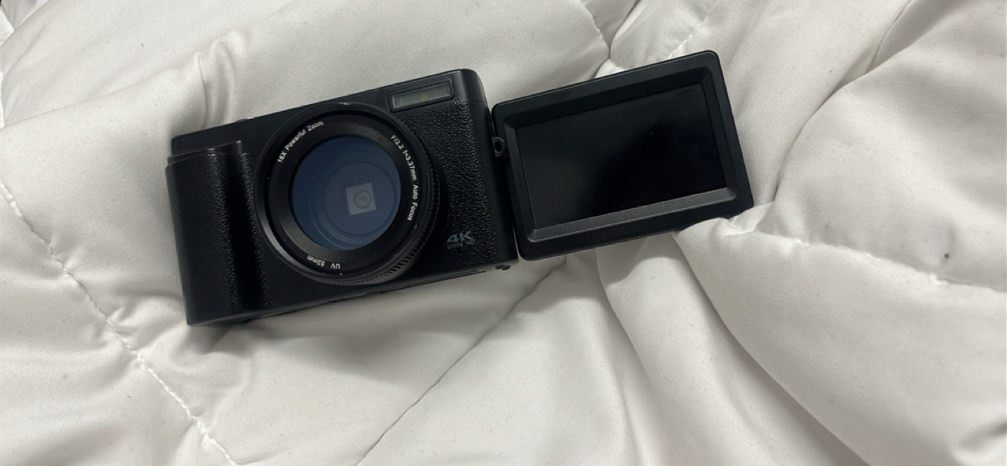 4K Digital Vlogging Camera – Great Condition + Flip Screen! - photo 2