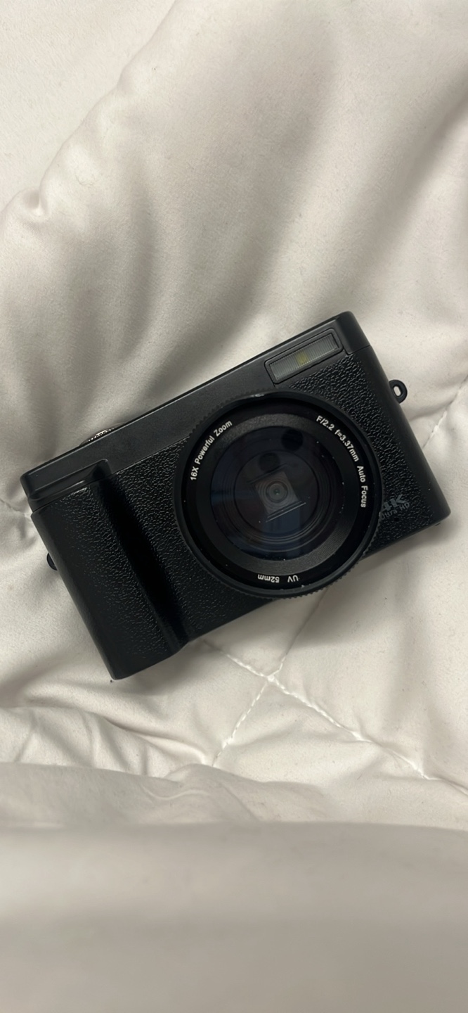 4K Digital Vlogging Camera – Great Condition + Flip Screen!