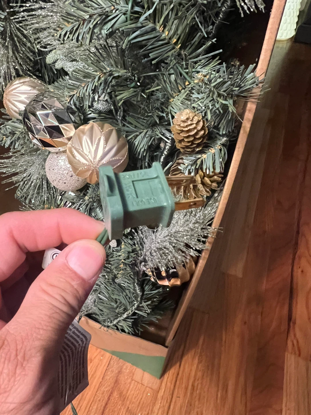 Pre-Lit LED Garland - 9 ft - photo 4