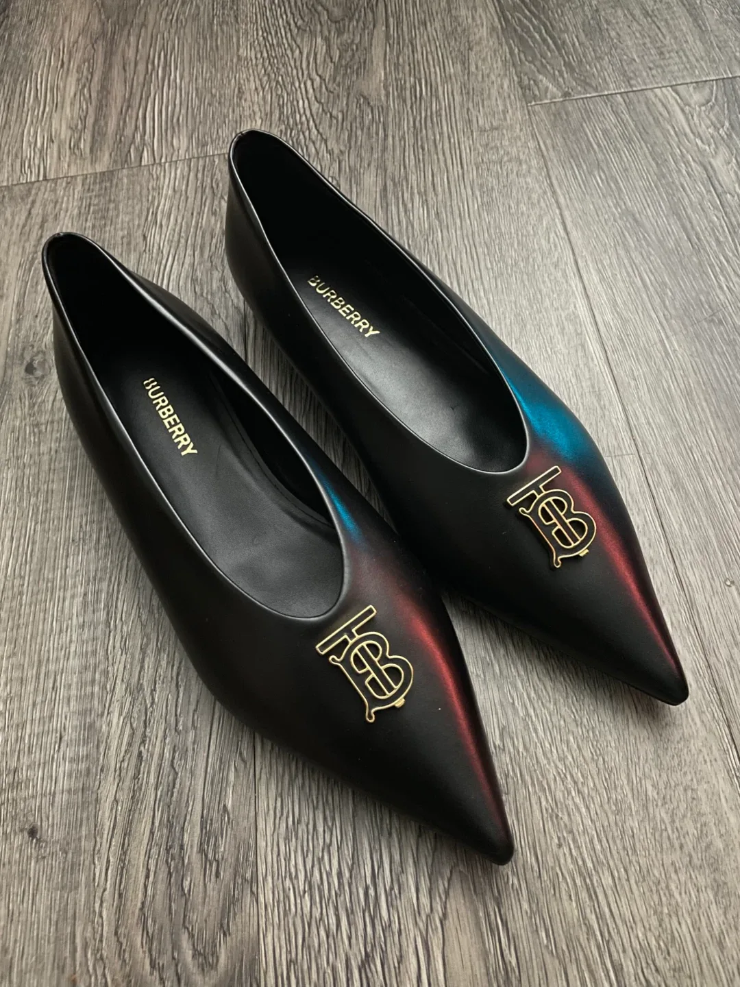 Burberry Leather Point-Toe Flats #Cleanout