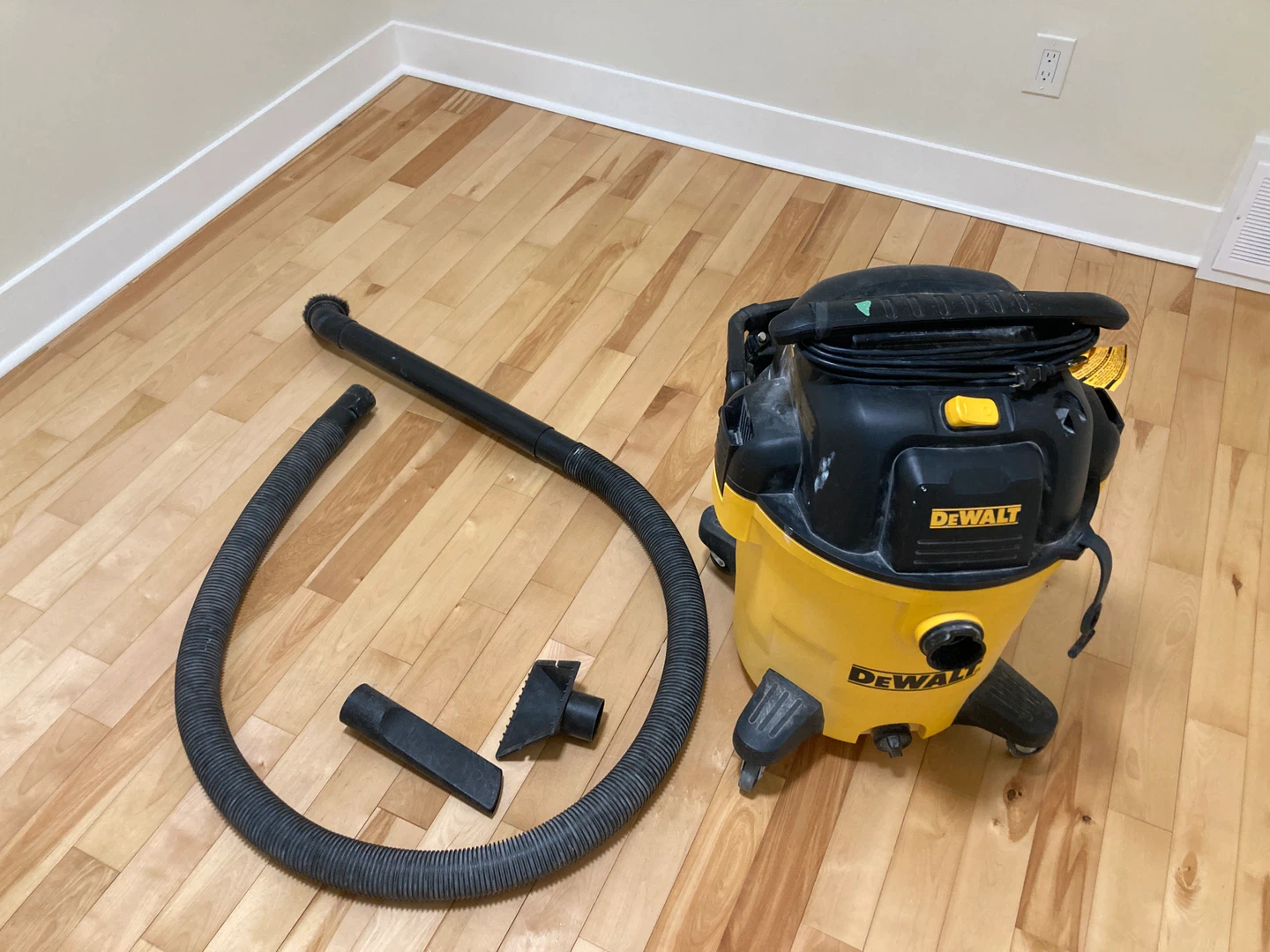 Shop Vacuum - Dewalt StealthSonic 12 gallon Wet/Dry