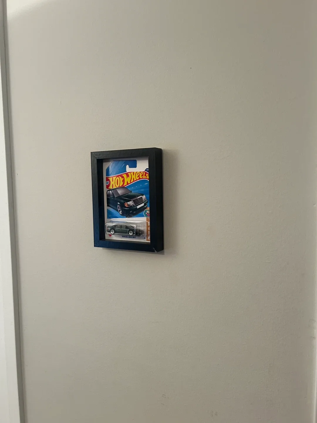 Framed Hot Wheels Mercedes-Benz 500E image indicator(2)