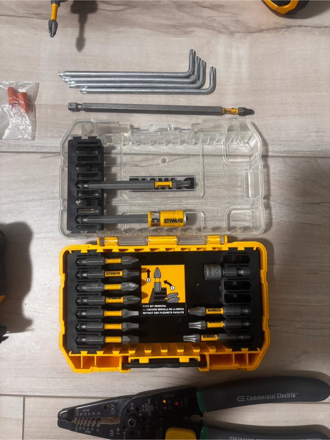 DeWALT 20V Brushless Impact Driver + Battery + Charger + But Set - photo 3