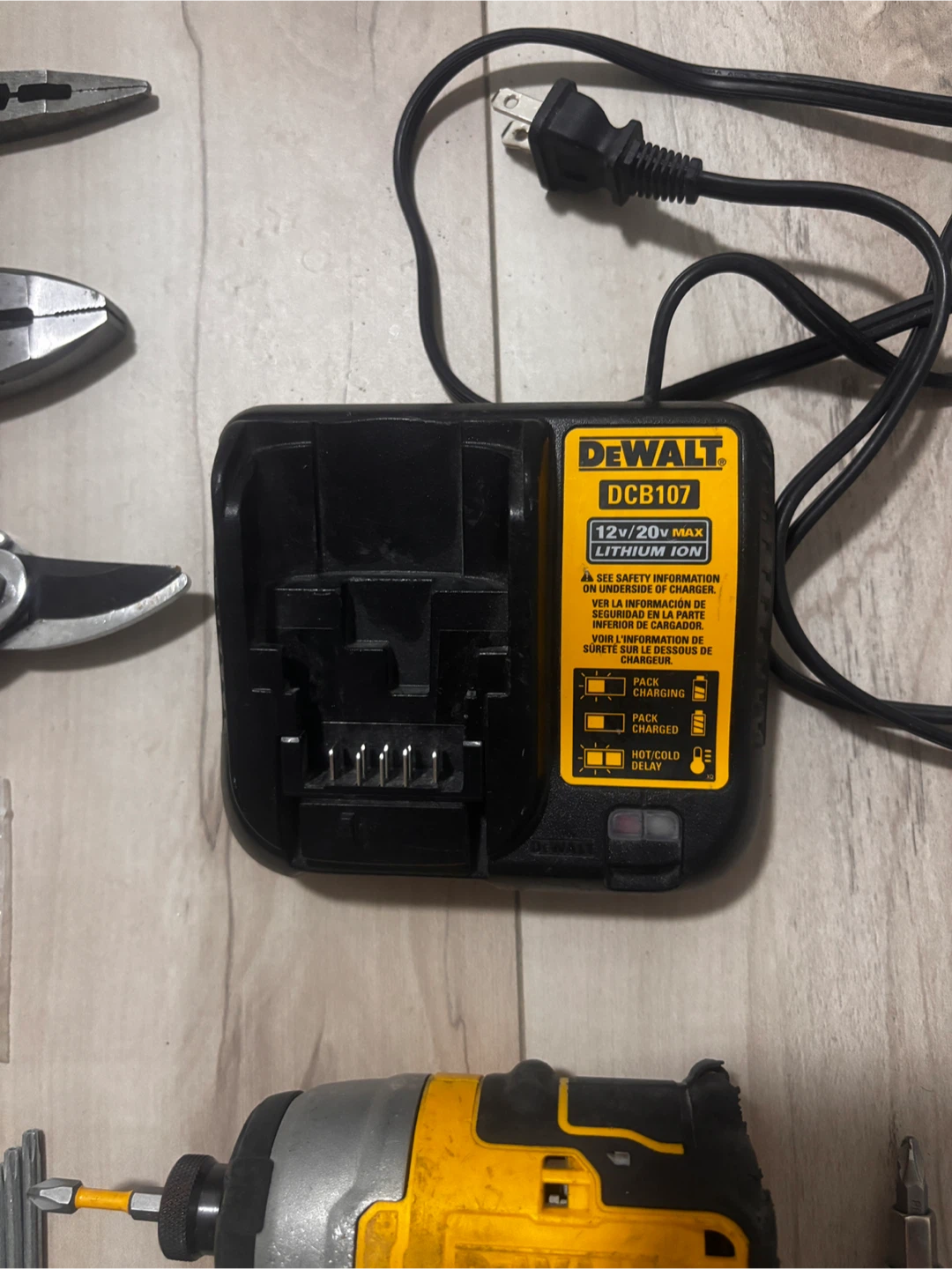 DeWALT 20V Brushless Impact Driver + Battery + Charger + But Set - photo 2