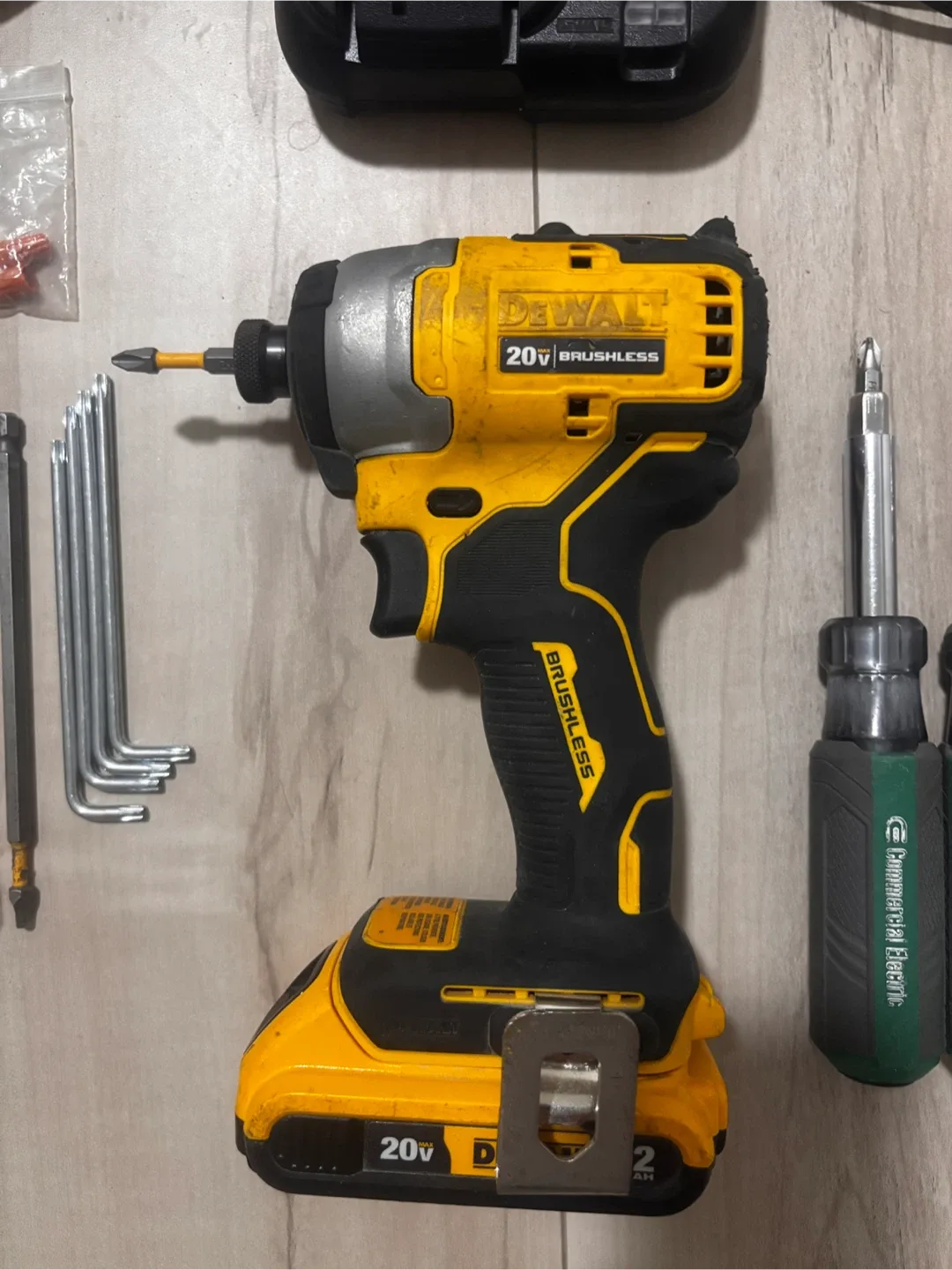 DeWALT 20V Brushless Impact Driver + Battery + Charger + But Set