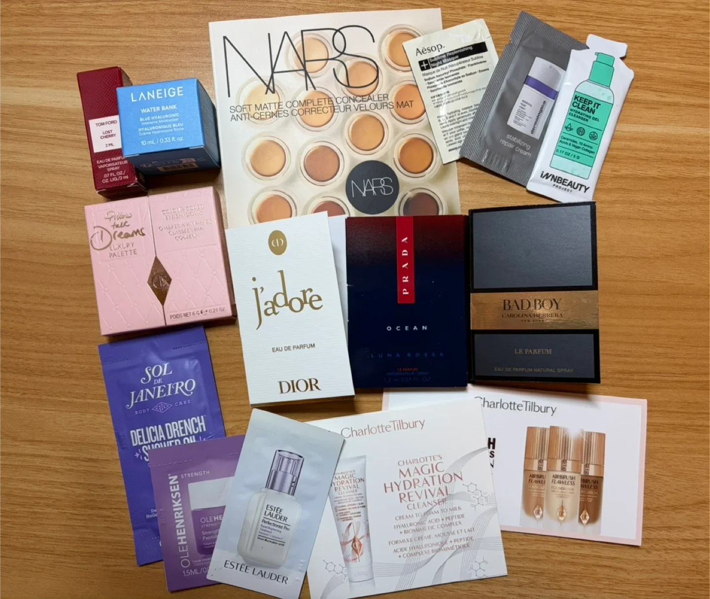 Brand New - Charlotte Tilbury  Eyeshadow pallet + 14 samples image indicator(6)
