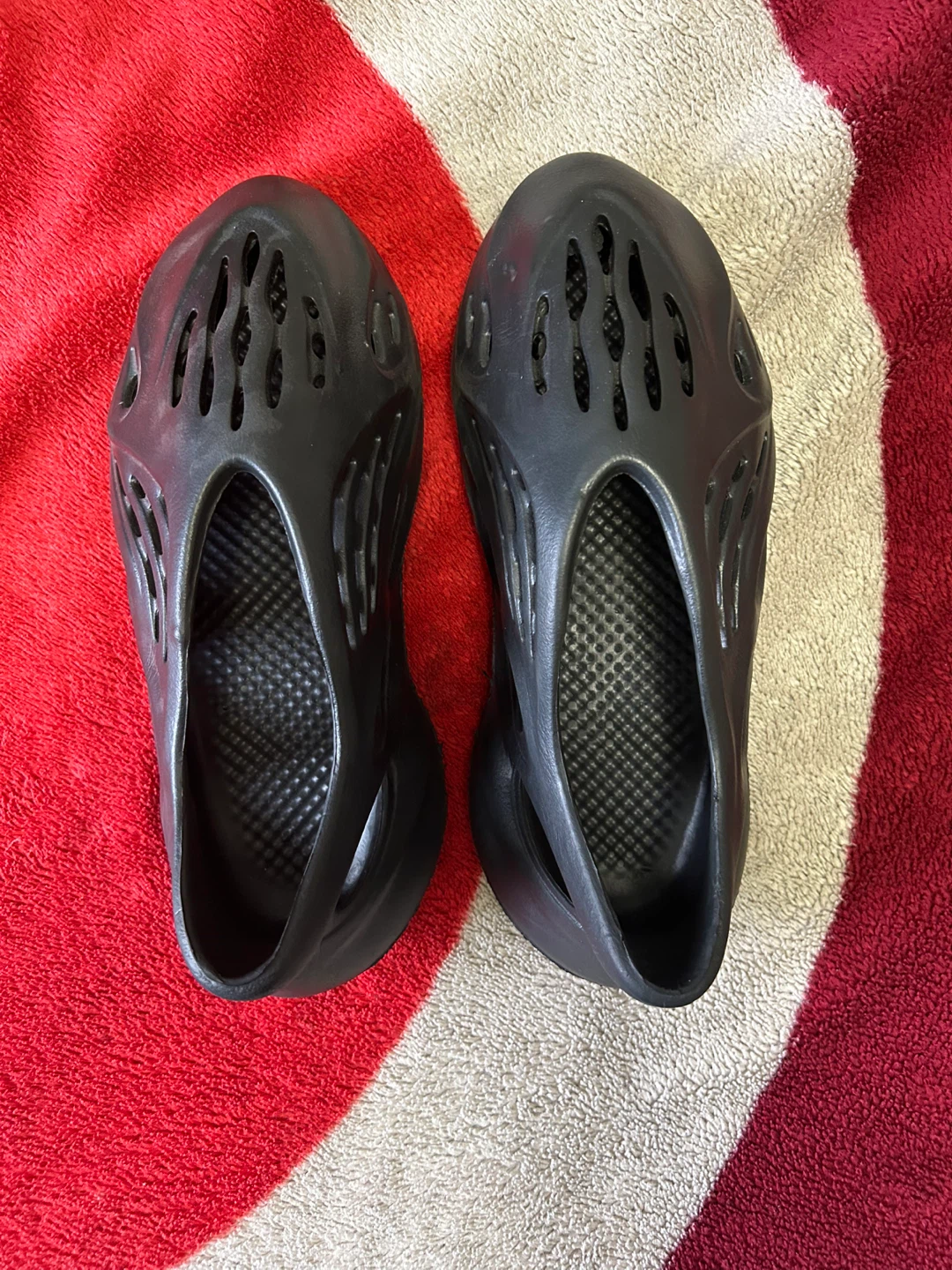 Yeezy Foam Runner Black - photo 4